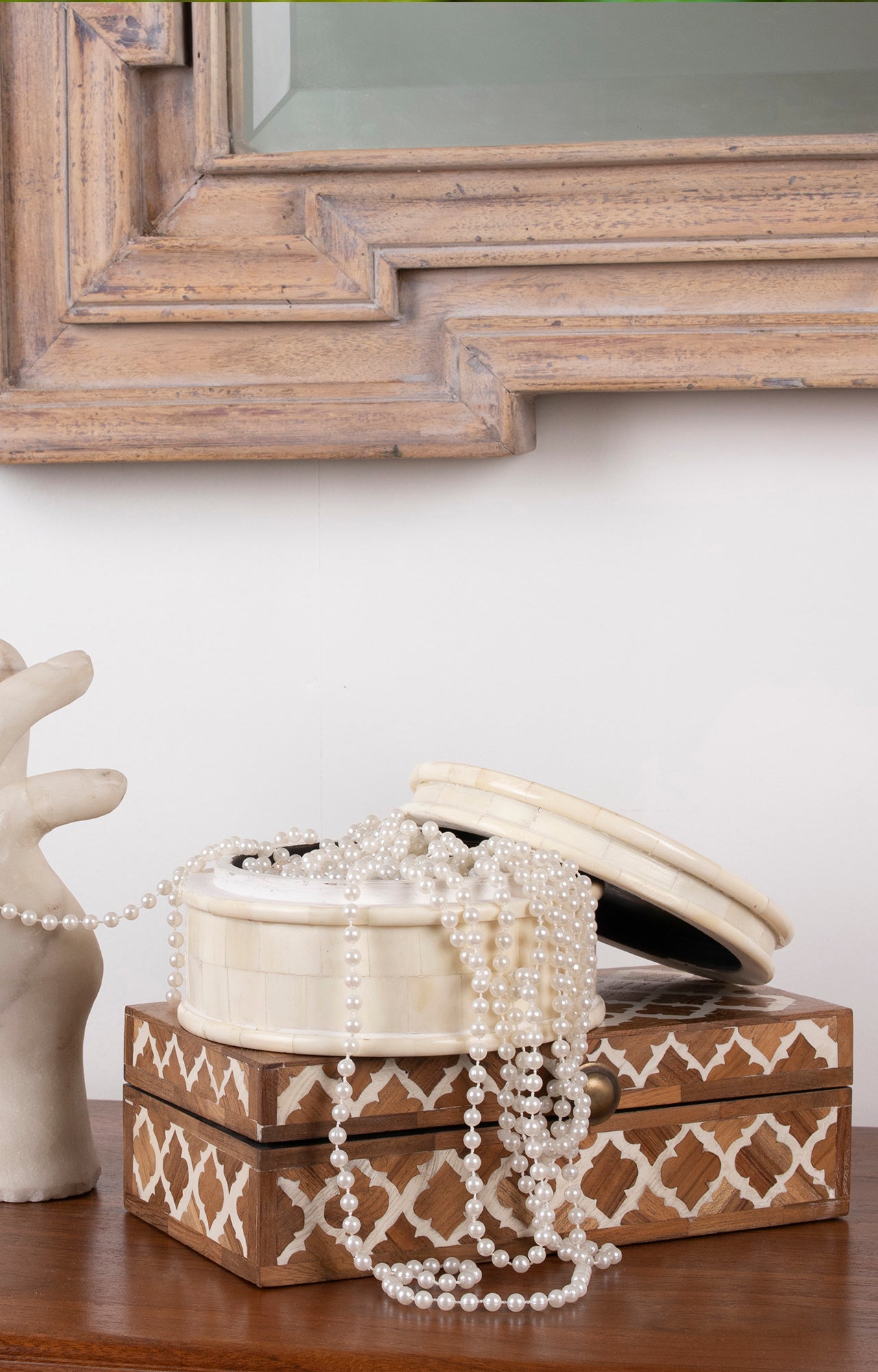 Round Camel Bone Decorative Box_lifestyle