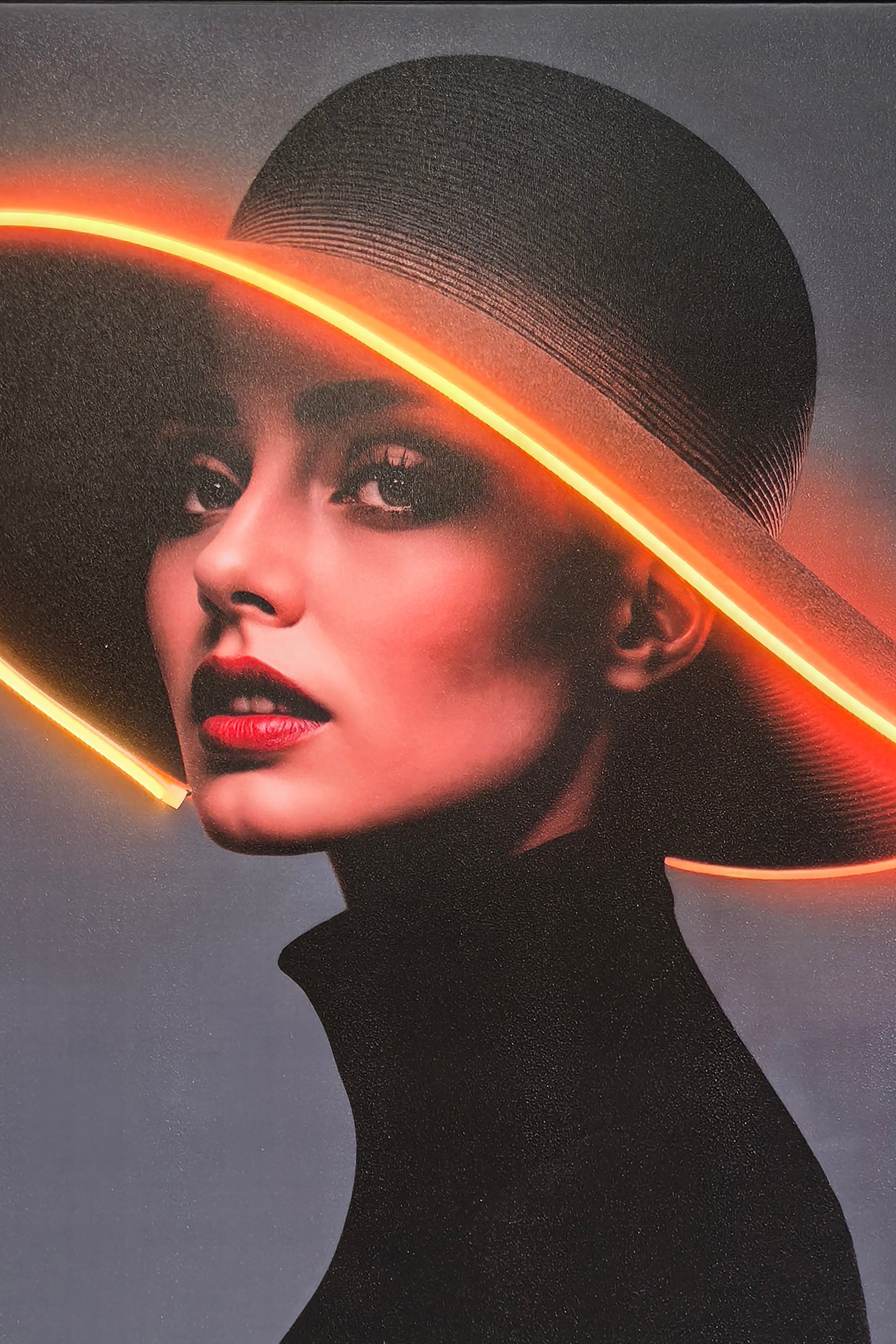 Woman wearing a wide-brimmed hat