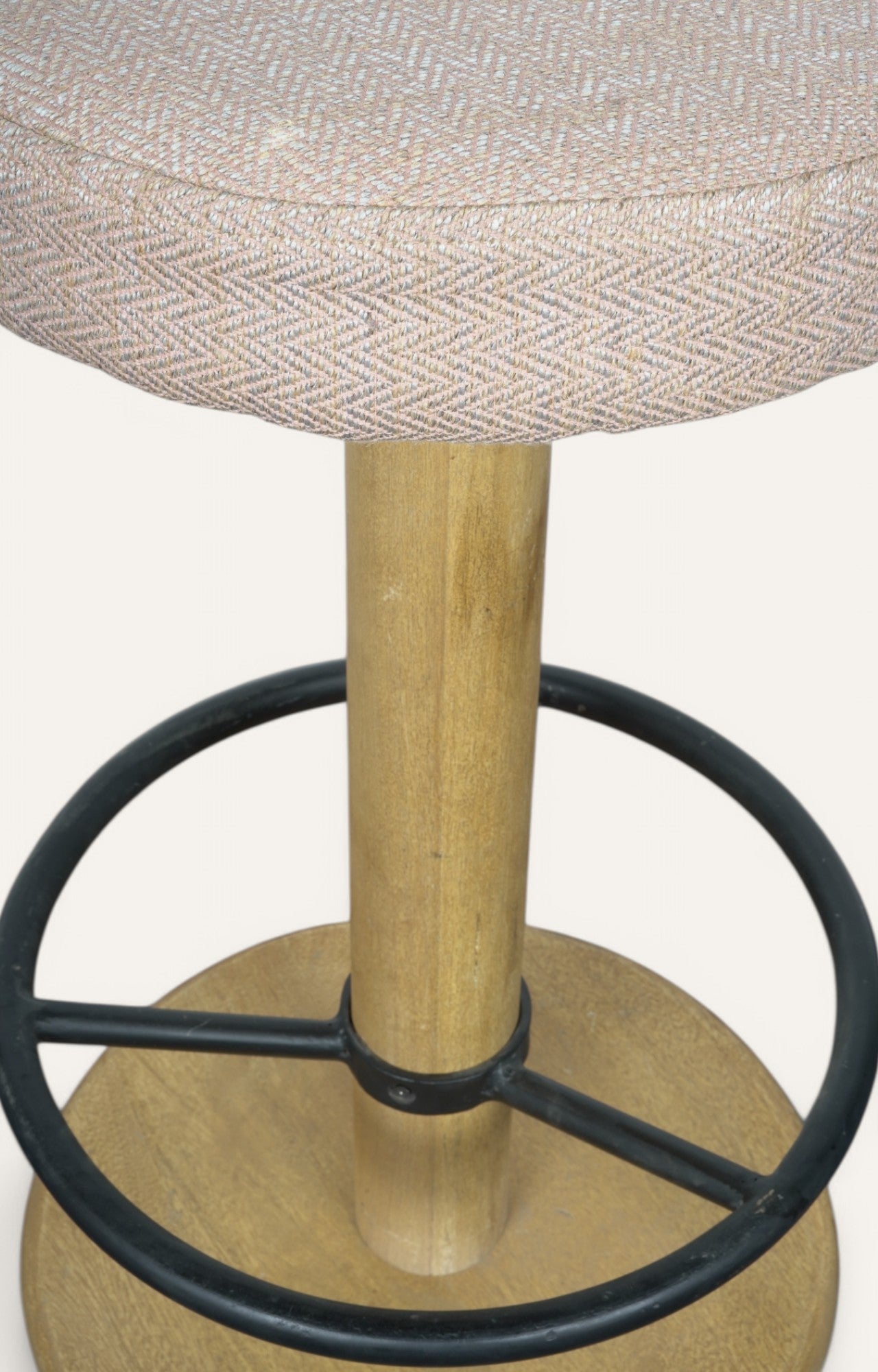 Bar stool