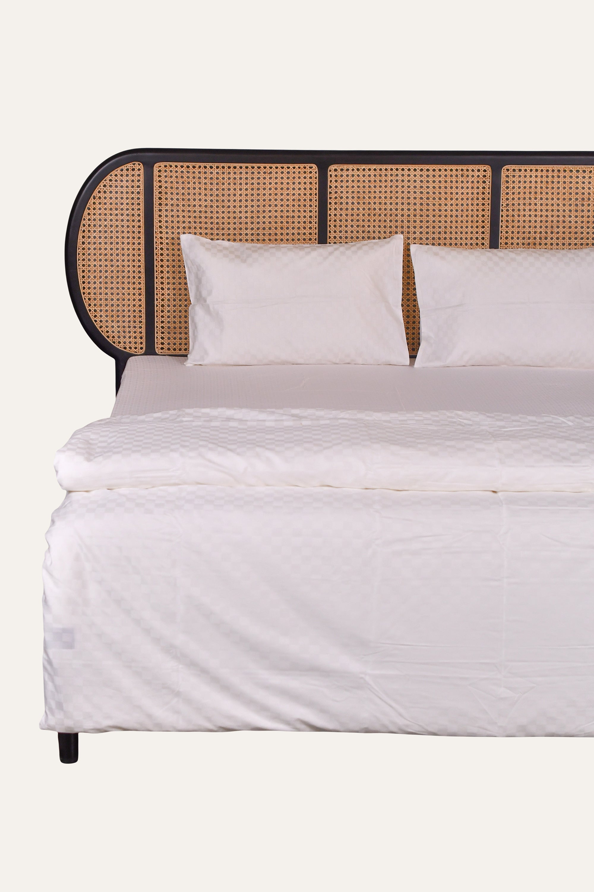 White Bedsheet Quilt and Pillow Cover Set
