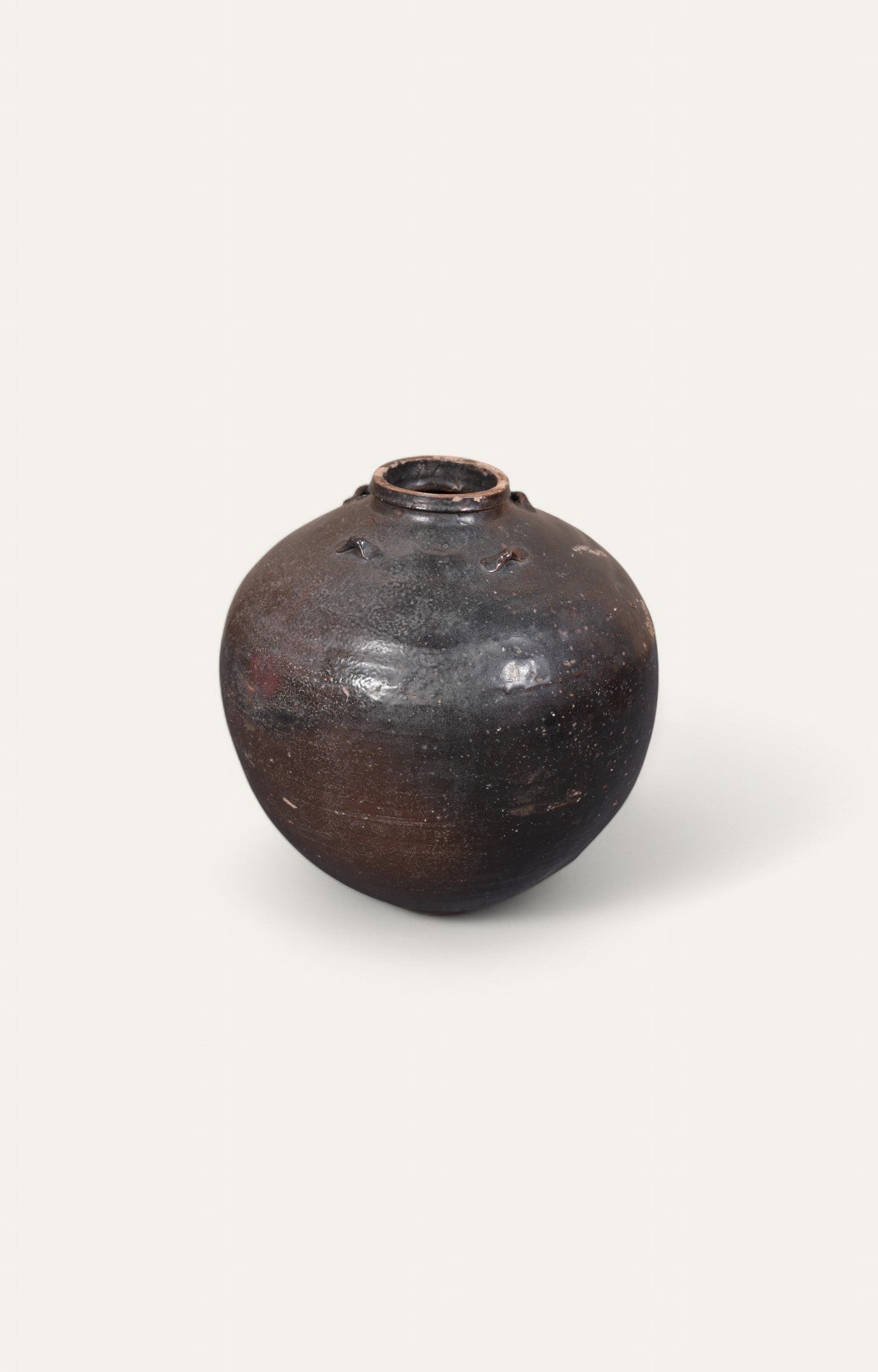 Round Minimallistic Chinese Terracotta Pot