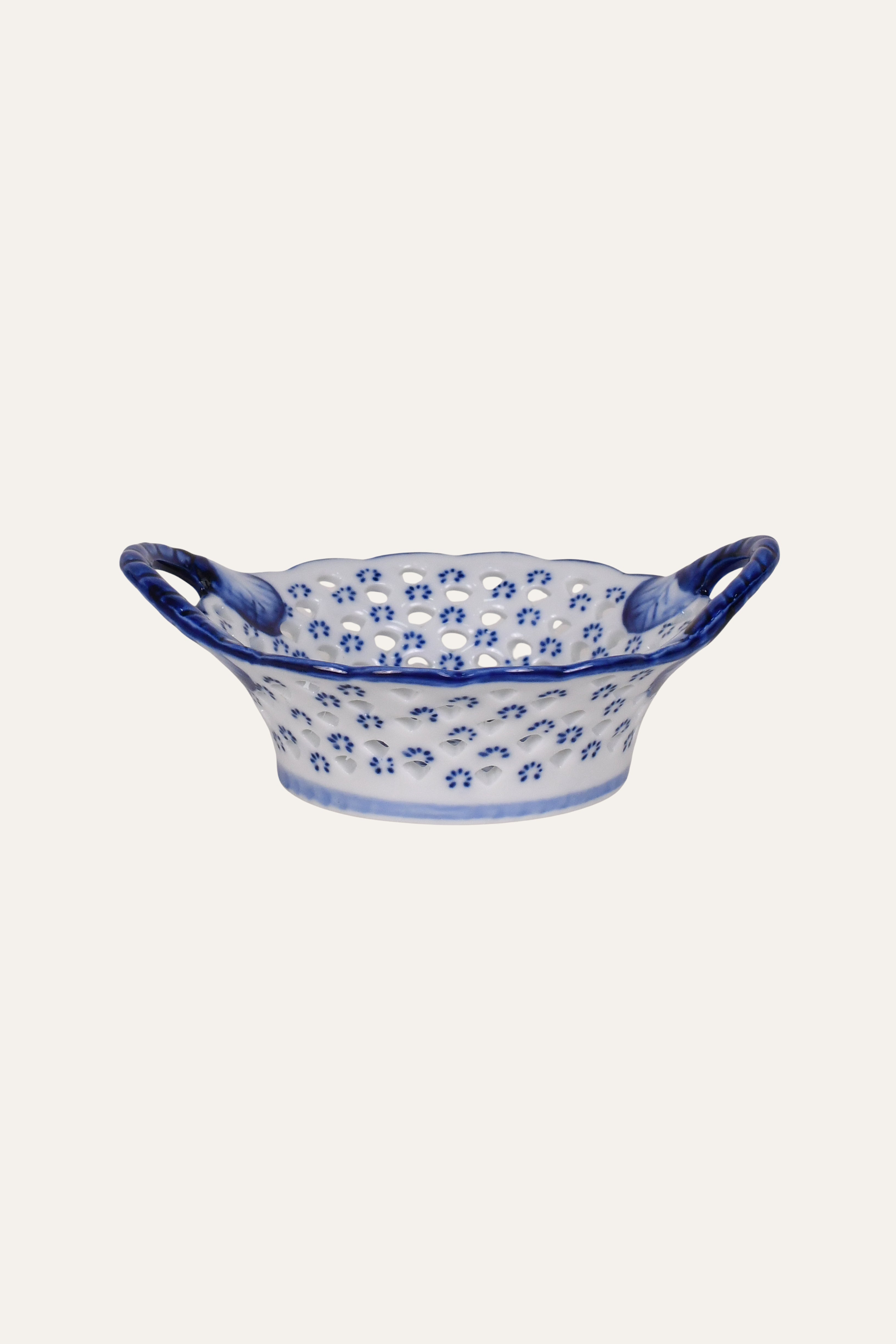 blue white fruit bowl