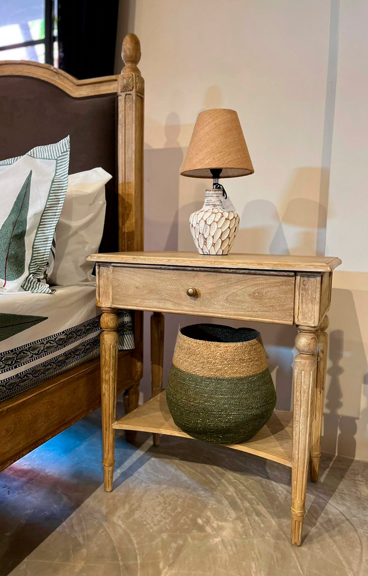 Wide Seagrass Basket with Teal Border