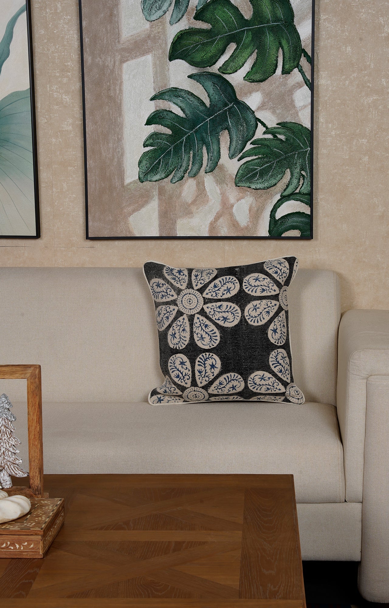 Black and White Floral Pattern Printed Cushion