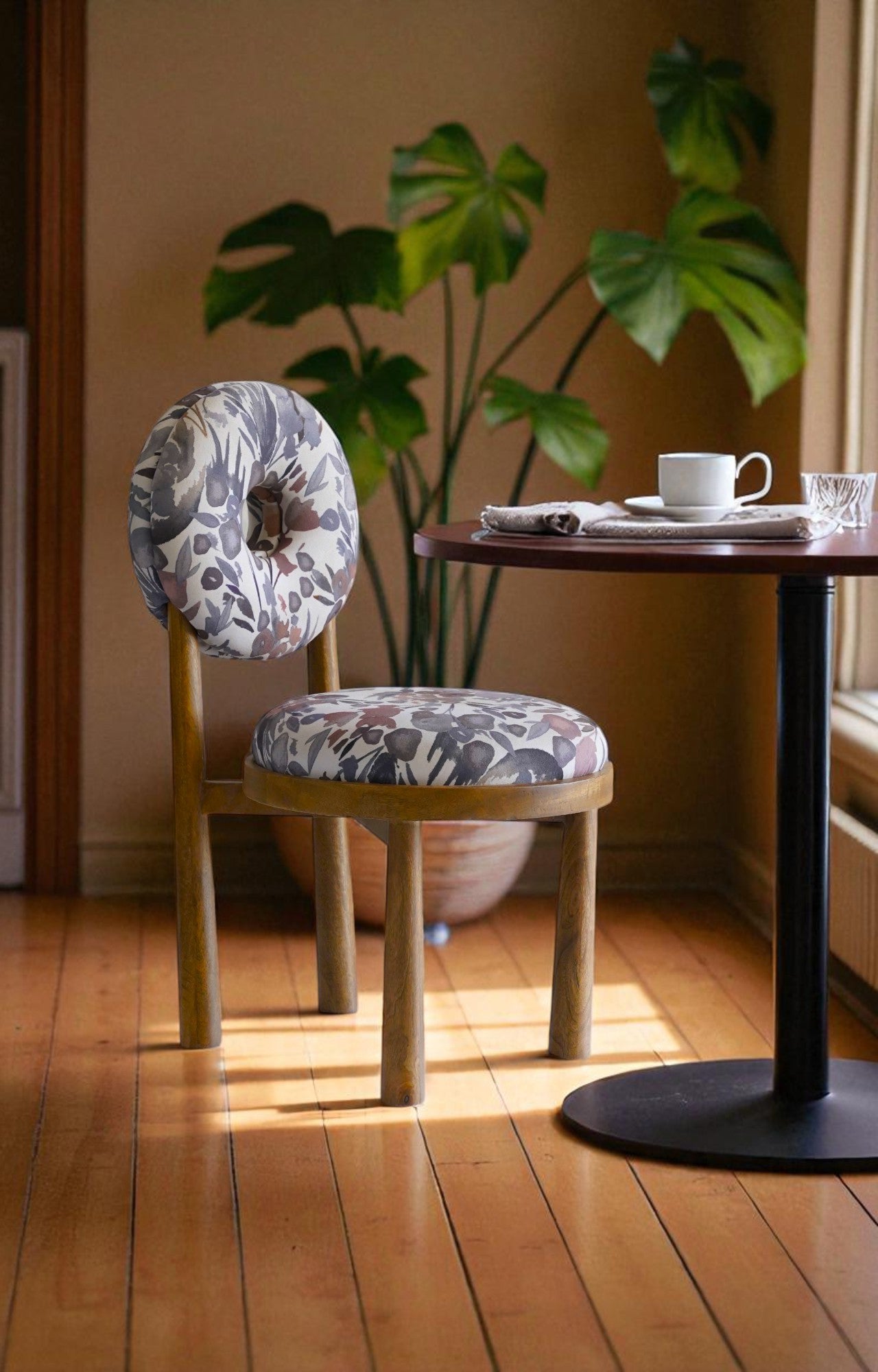 Chair with patterned cushion 