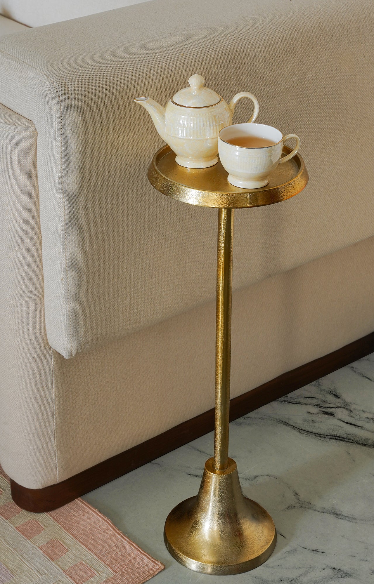 Golden Luxe: Martini Tiered Peg Table