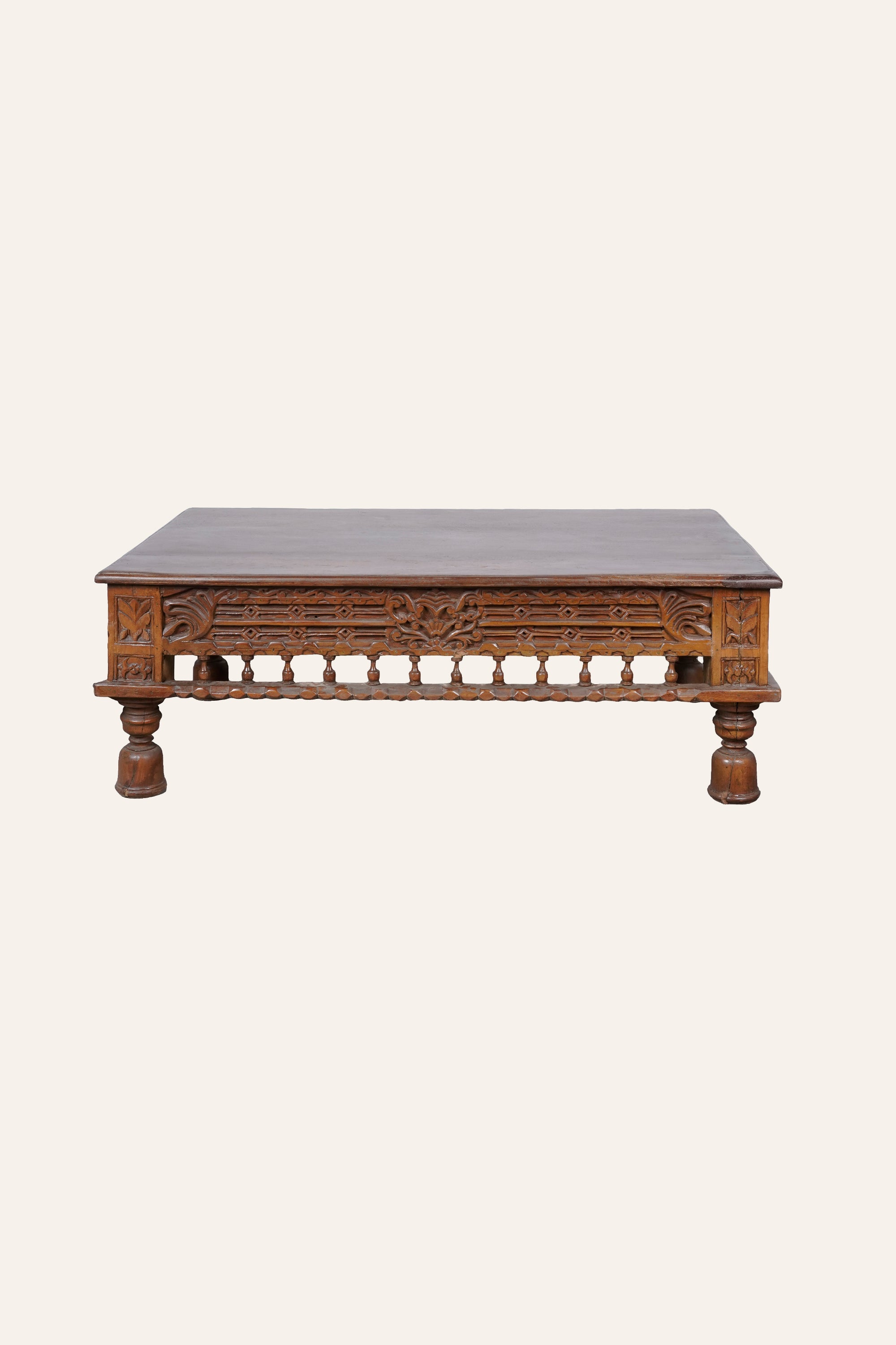 Carved Spindle Apron Wooden Coffee Table for Living Room