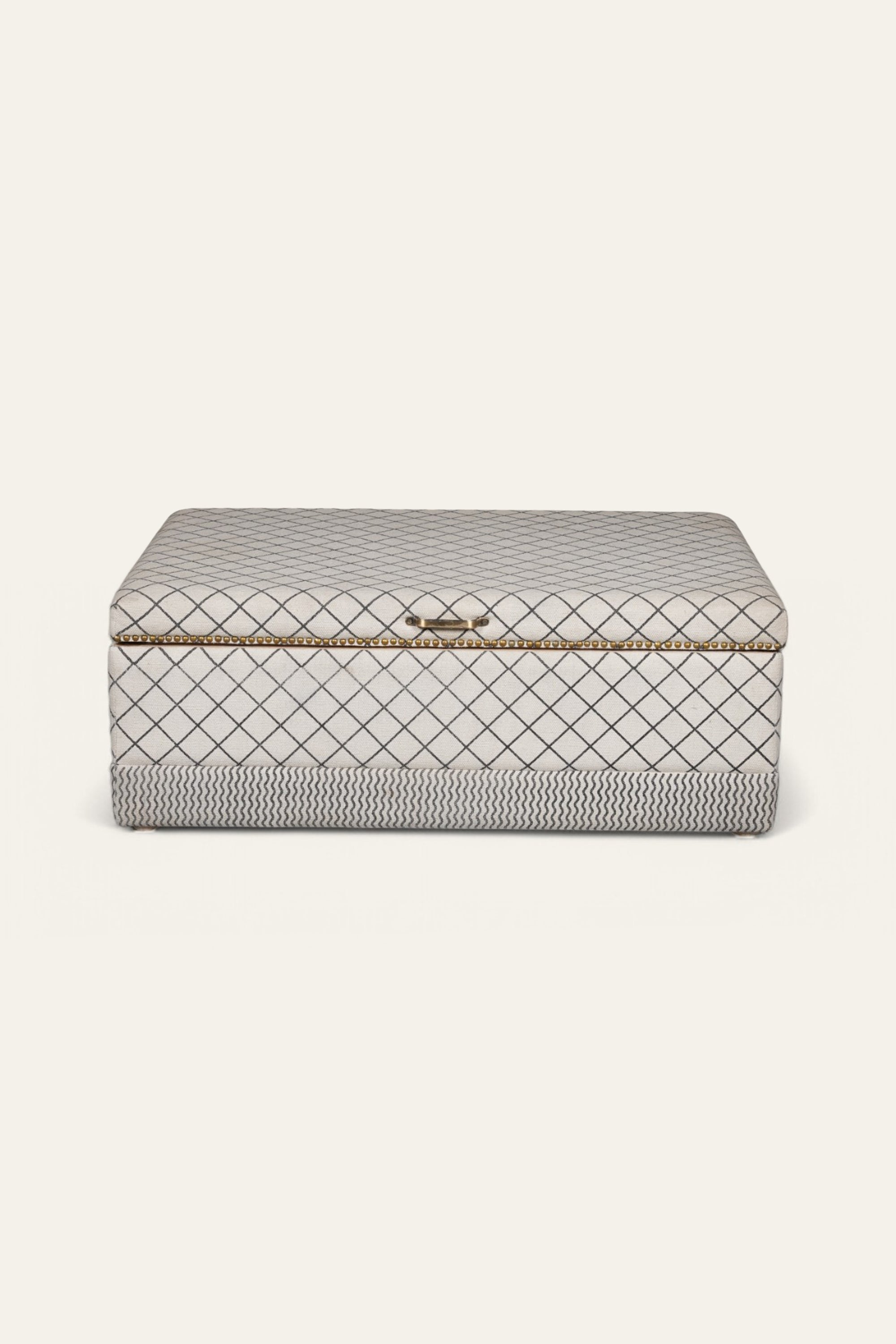 Monochrome Diamond Print Dhurrie Trunk in Mango Wood