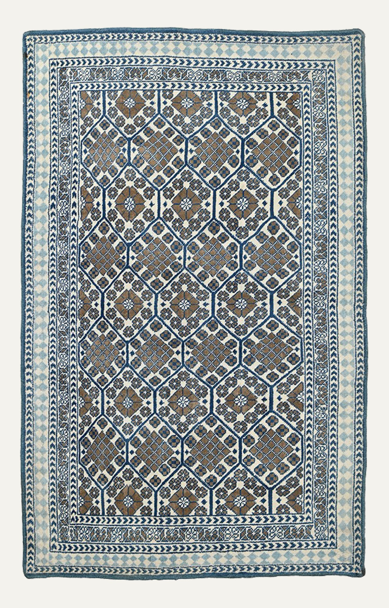 4 x 7 Ft Hand-Knotted Agra Carpet with Geometric Diamond Pattern.