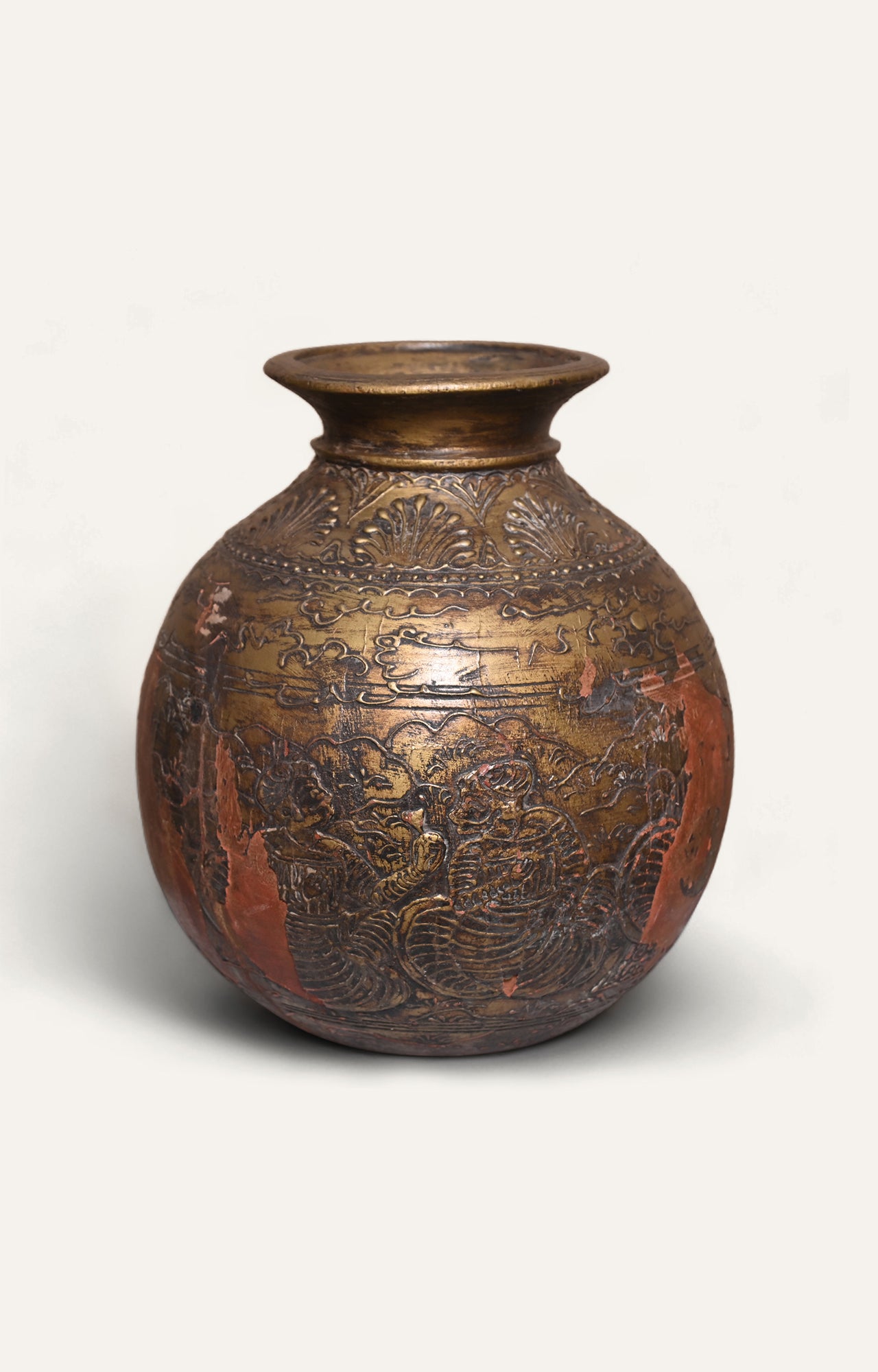 Lacquer Embossed Water Pot