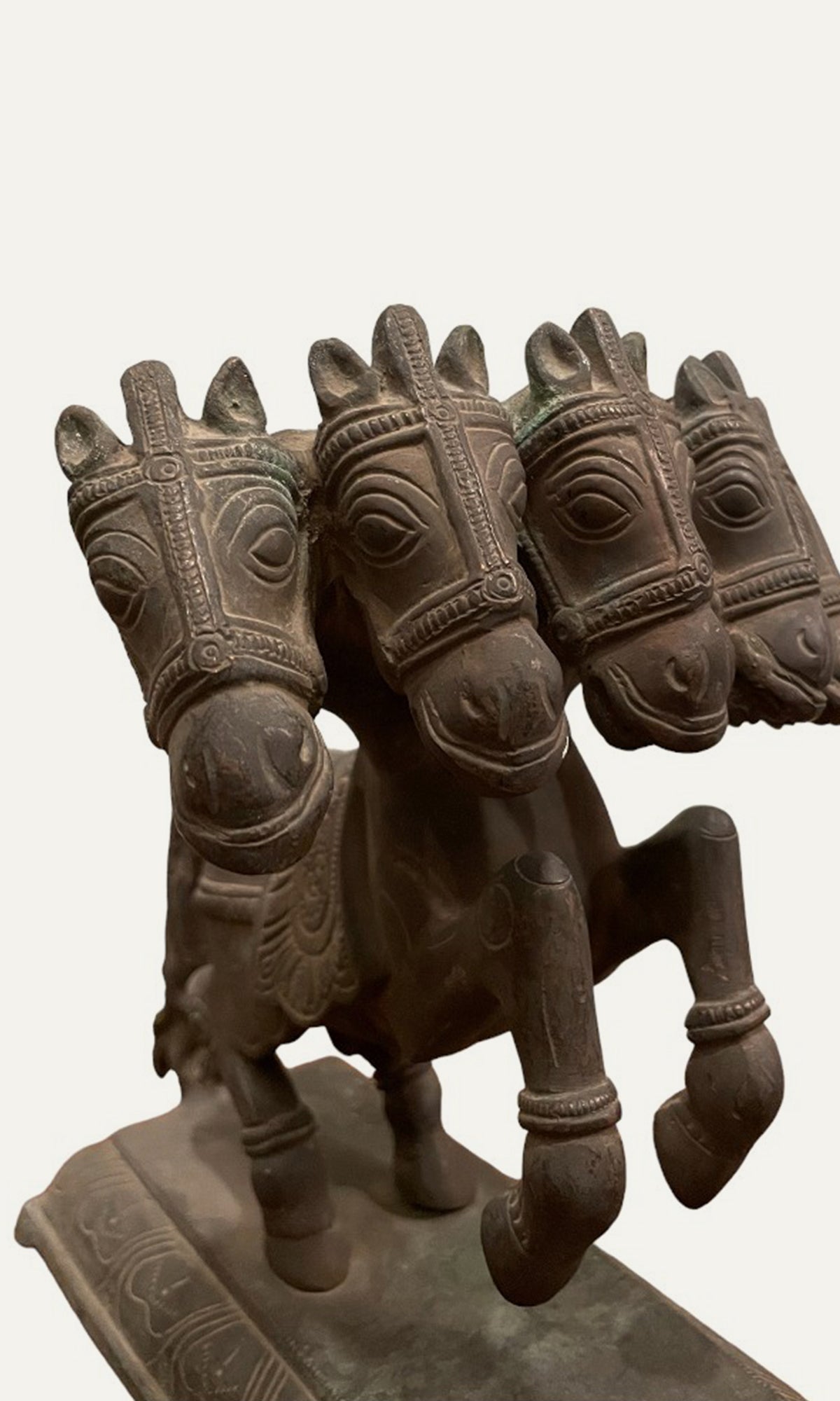 Five-Mouthed Horse Statue - Kallei"