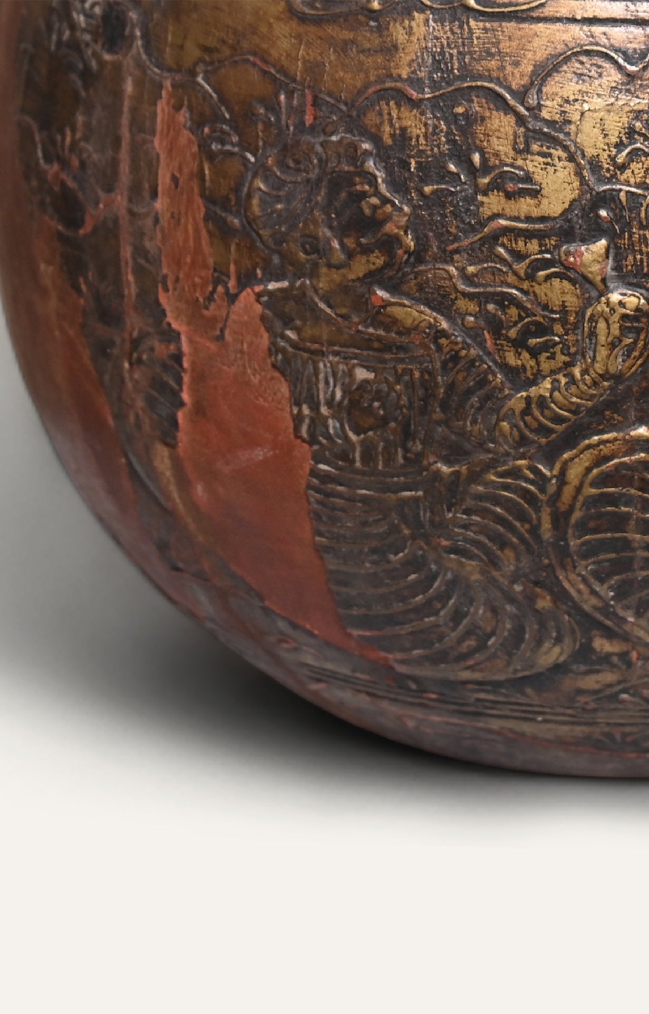 Lacquer Embossed Water Pot