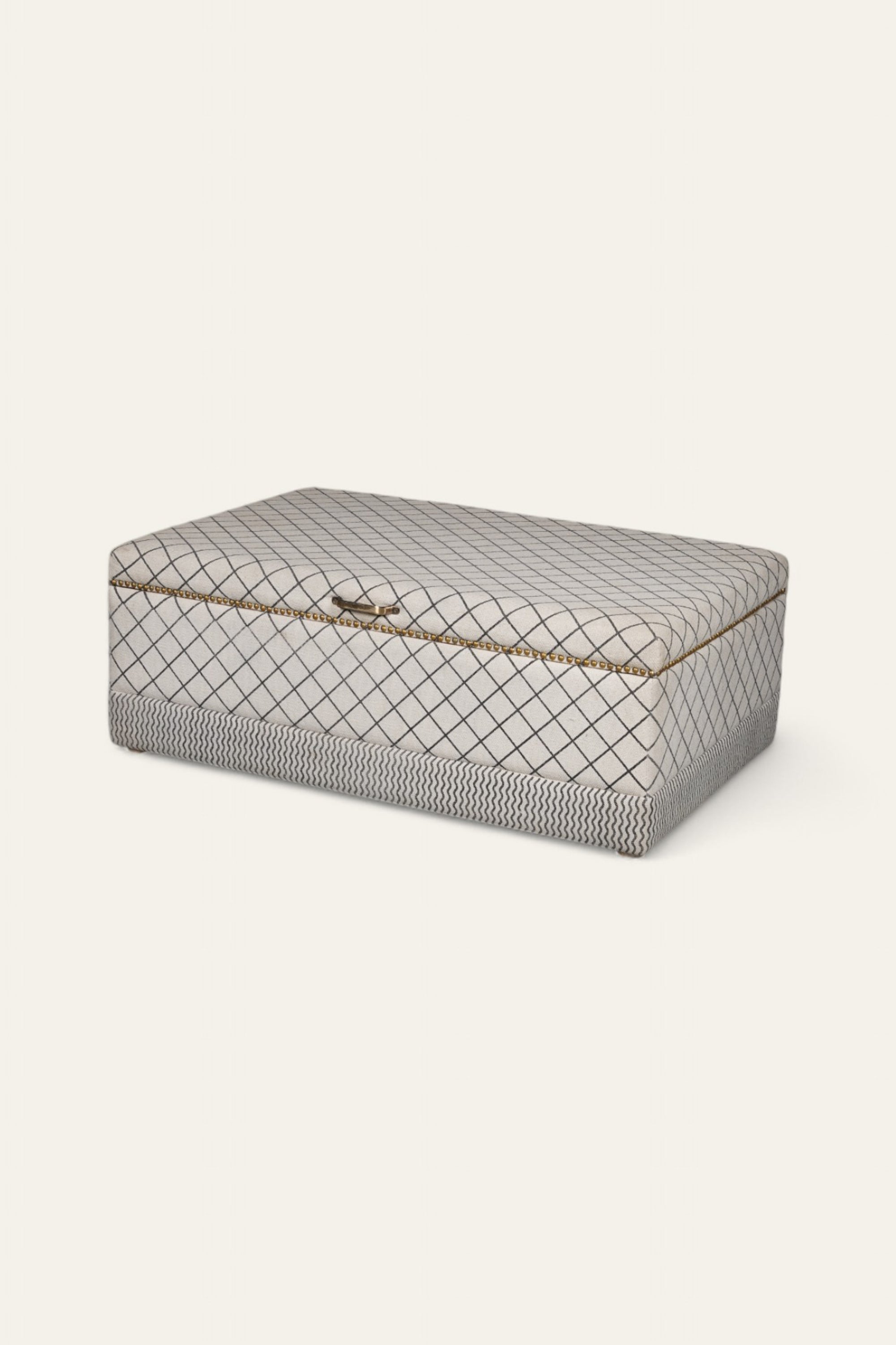 Monochrome Diamond Print Dhurrie Trunk in Mango Wood