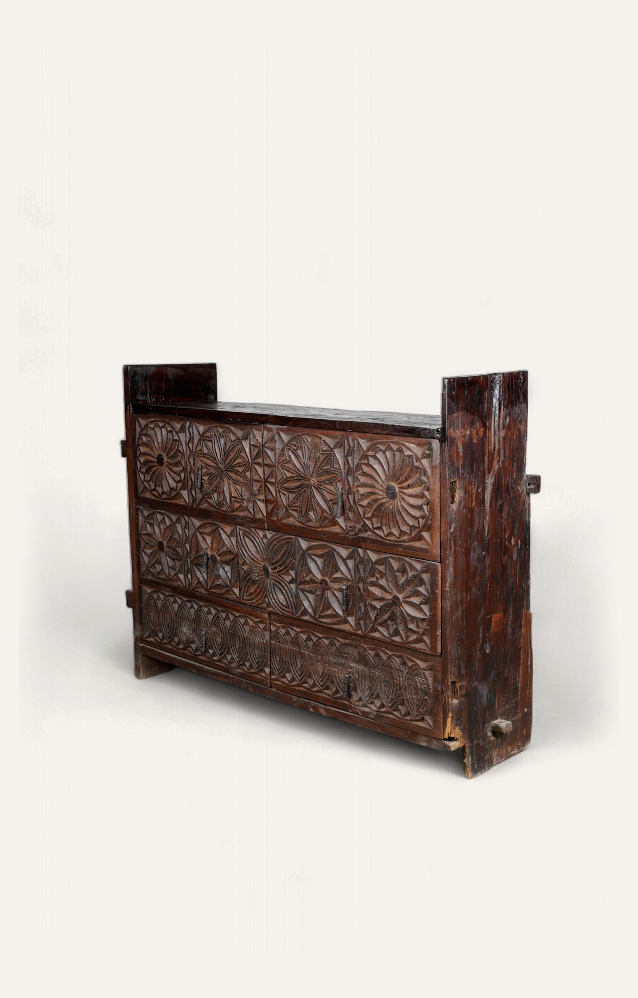 Saharan Chest With Drawers