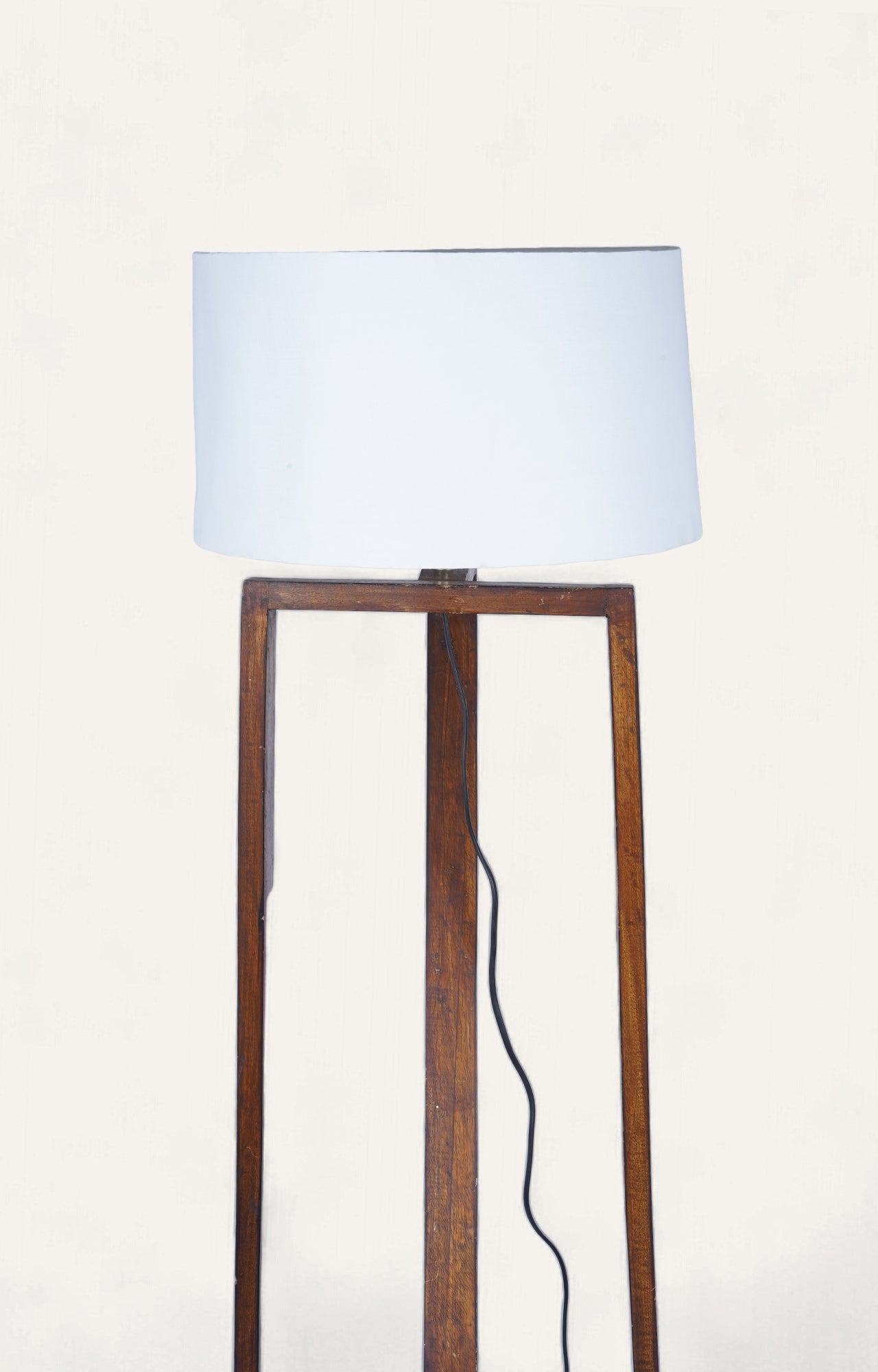 Contemporary floor lamp