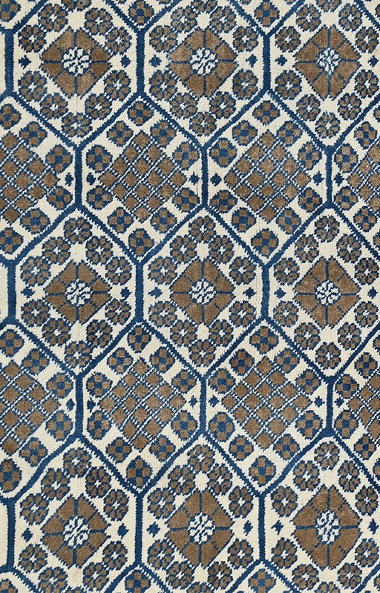 4 x 7 Ft Hand-Knotted Agra Carpet with Geometric Diamond Pattern.