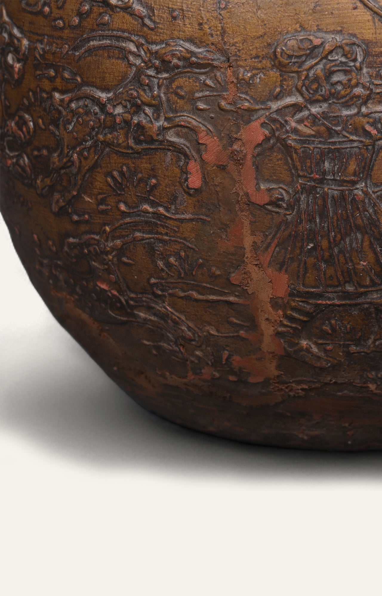 Lacquer Embossed Water Pot