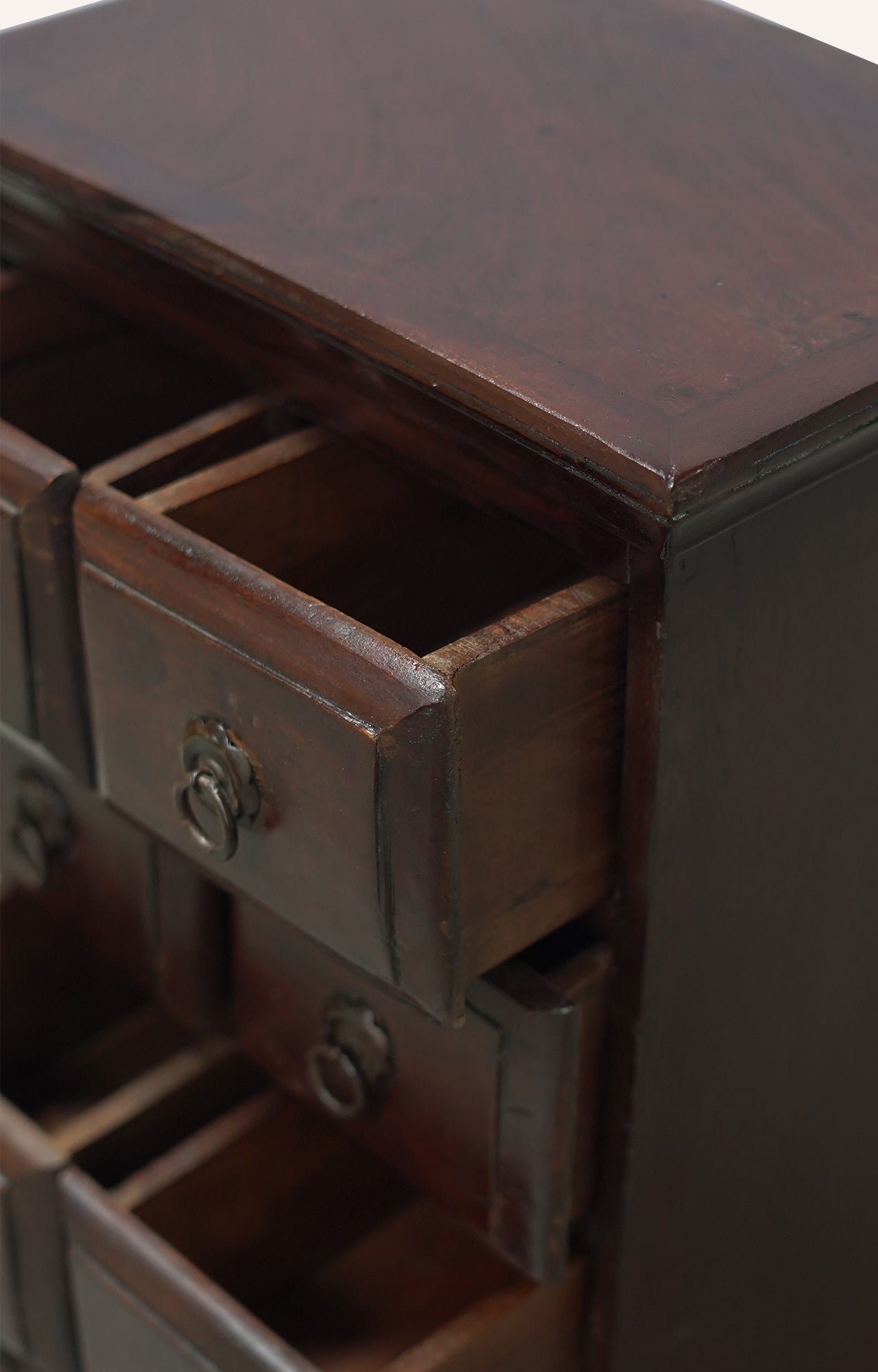 Handcrafted Chest drawers