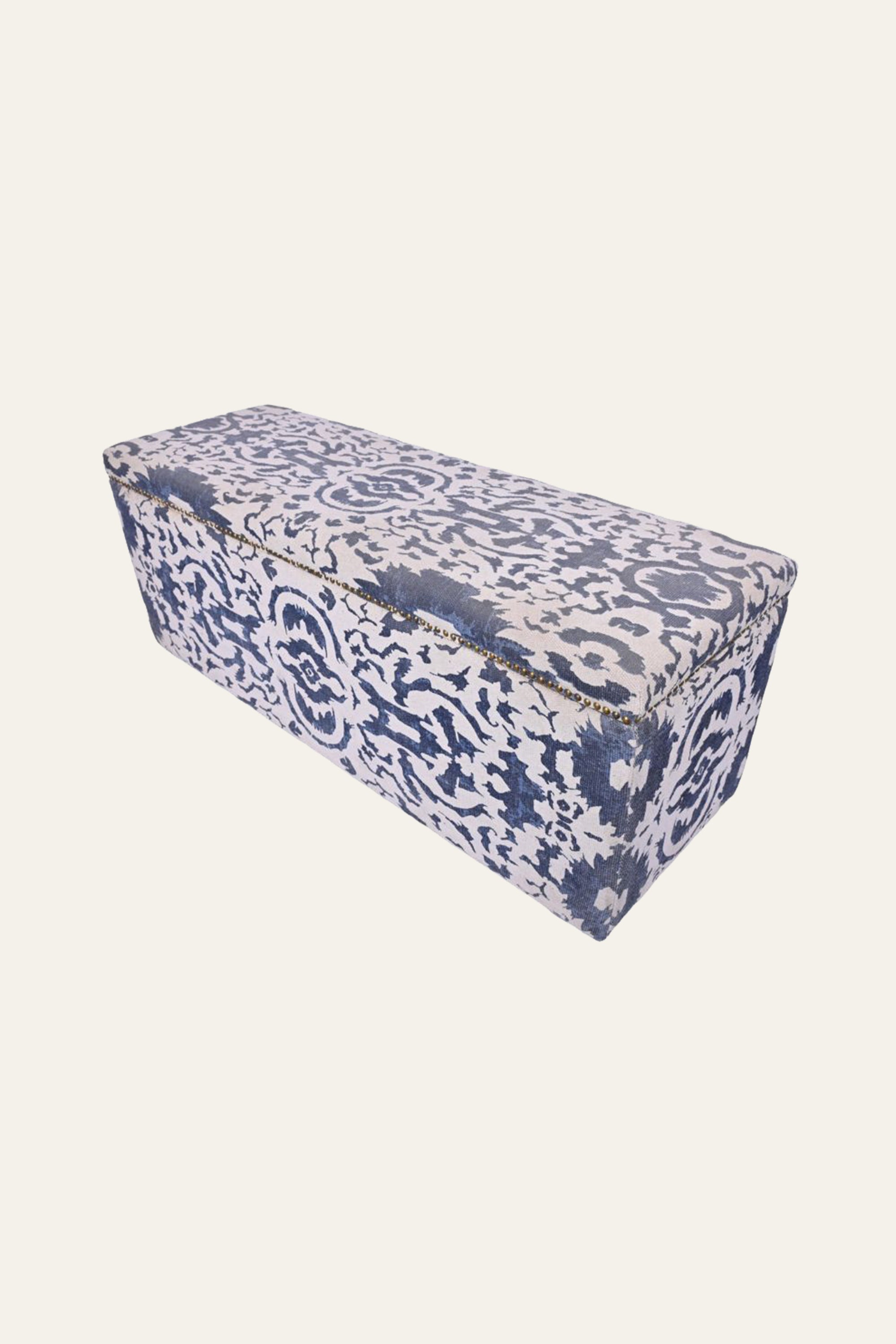 Black & White Handwoven Dhurrie Trunk in Wood
