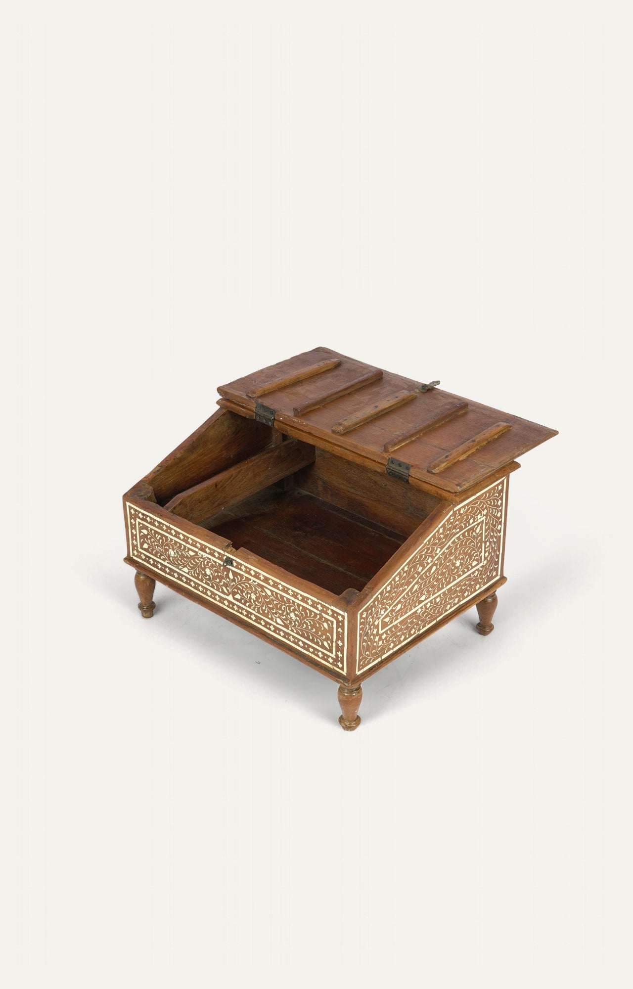 Learnings of Old Decorative Wooden Box