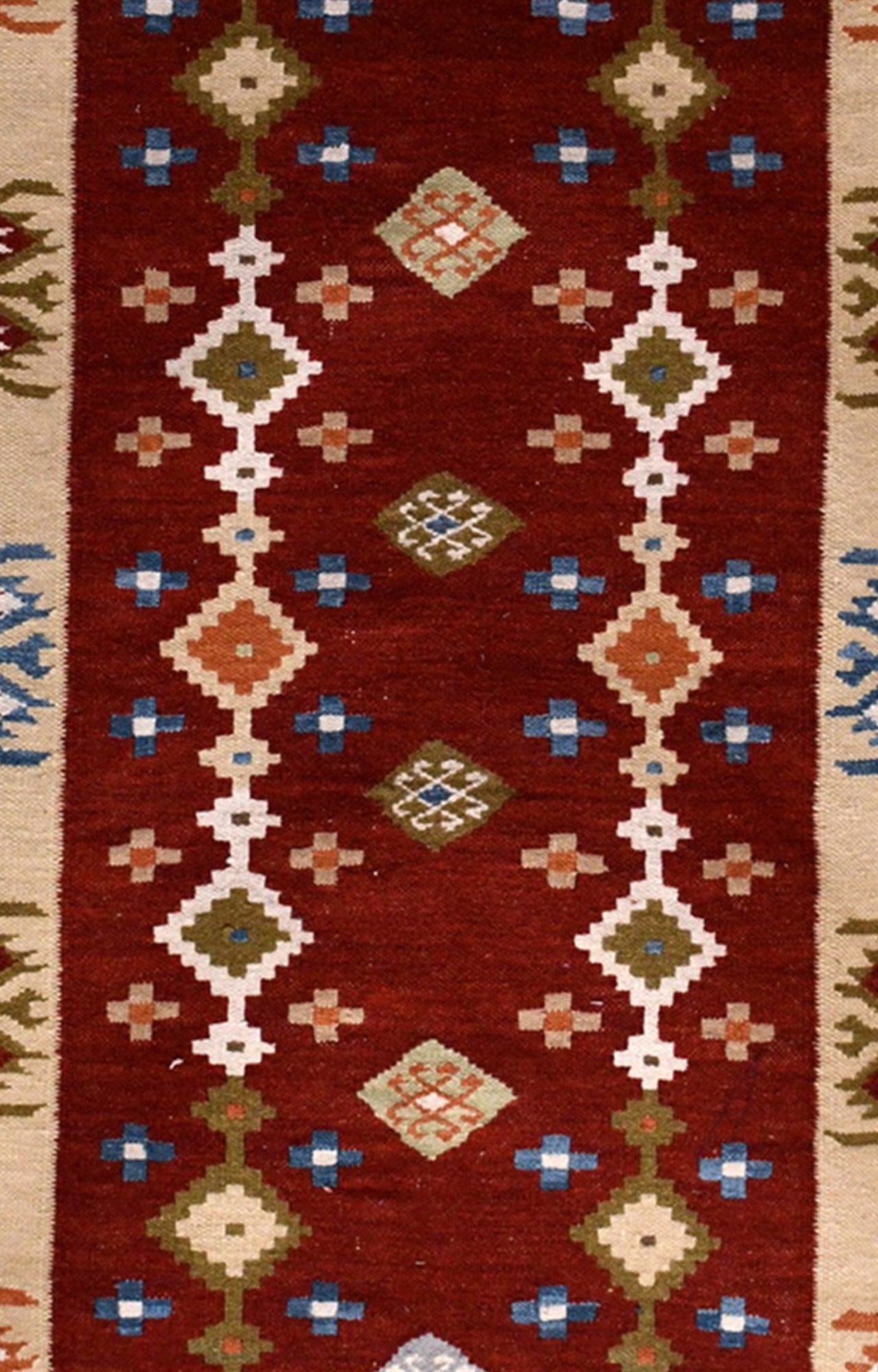 Decorative rug with geometric pattern 