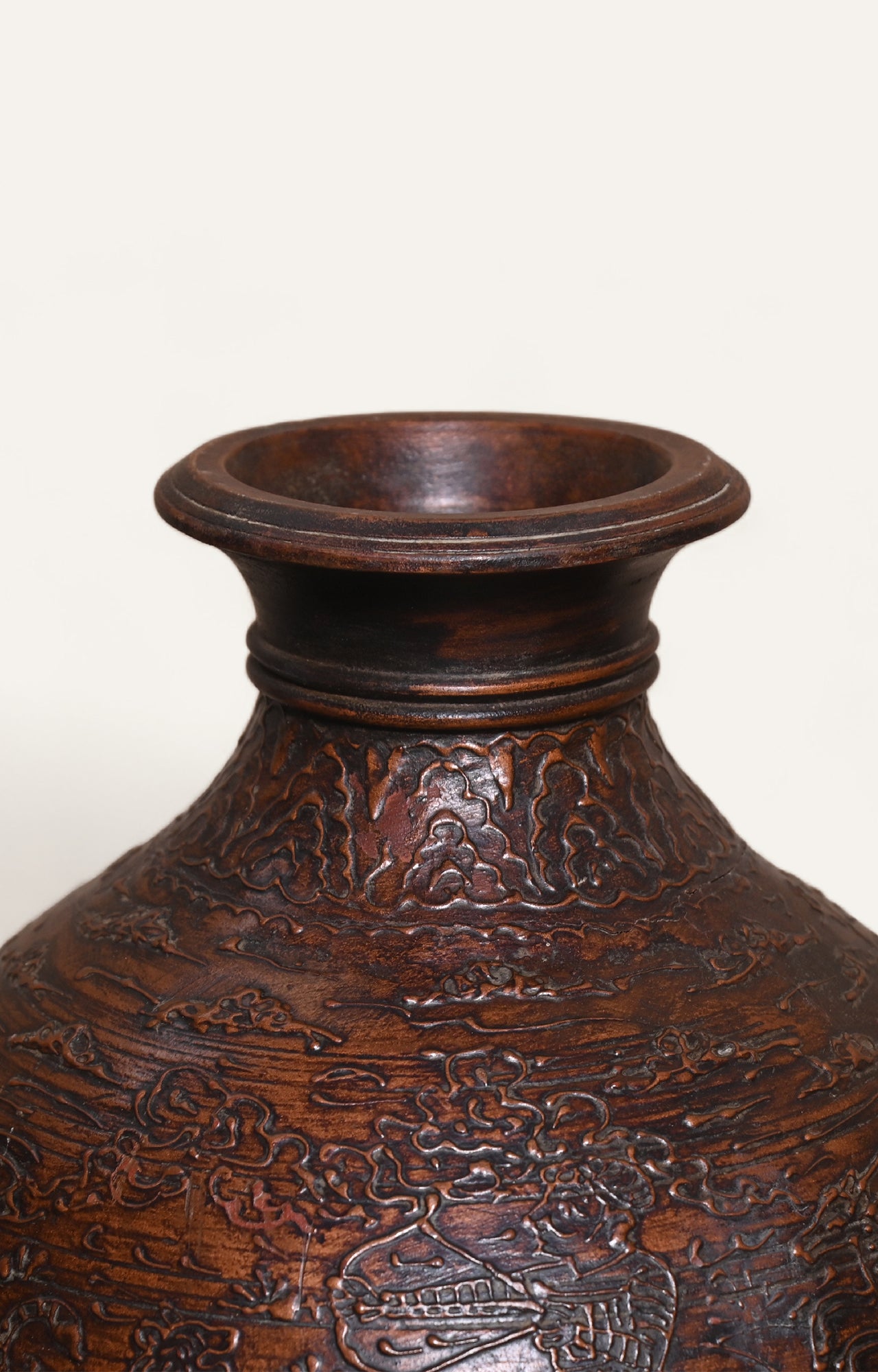Decorative Lacquer Embossed Pot