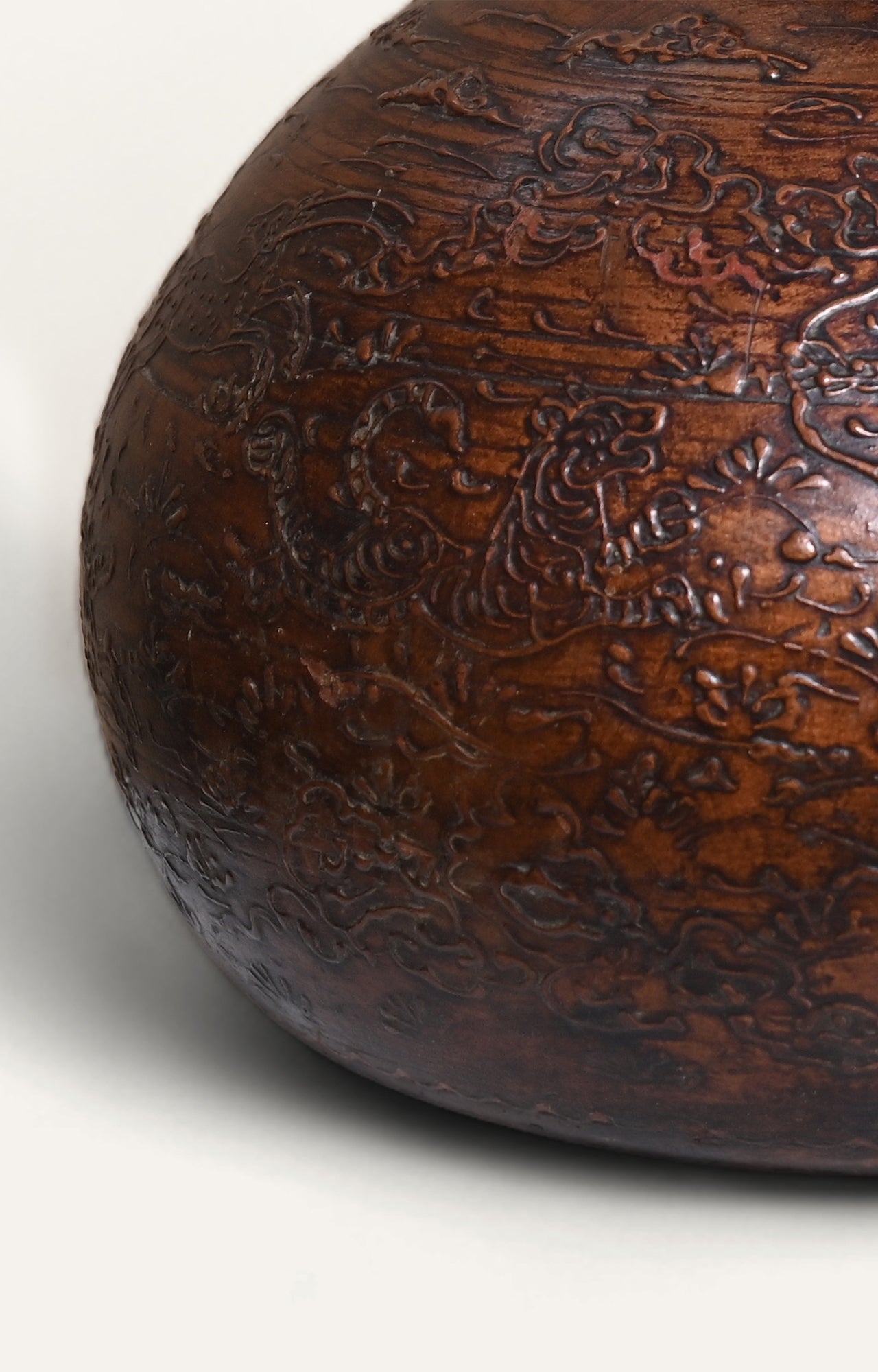 Lacquer Embossed Pot