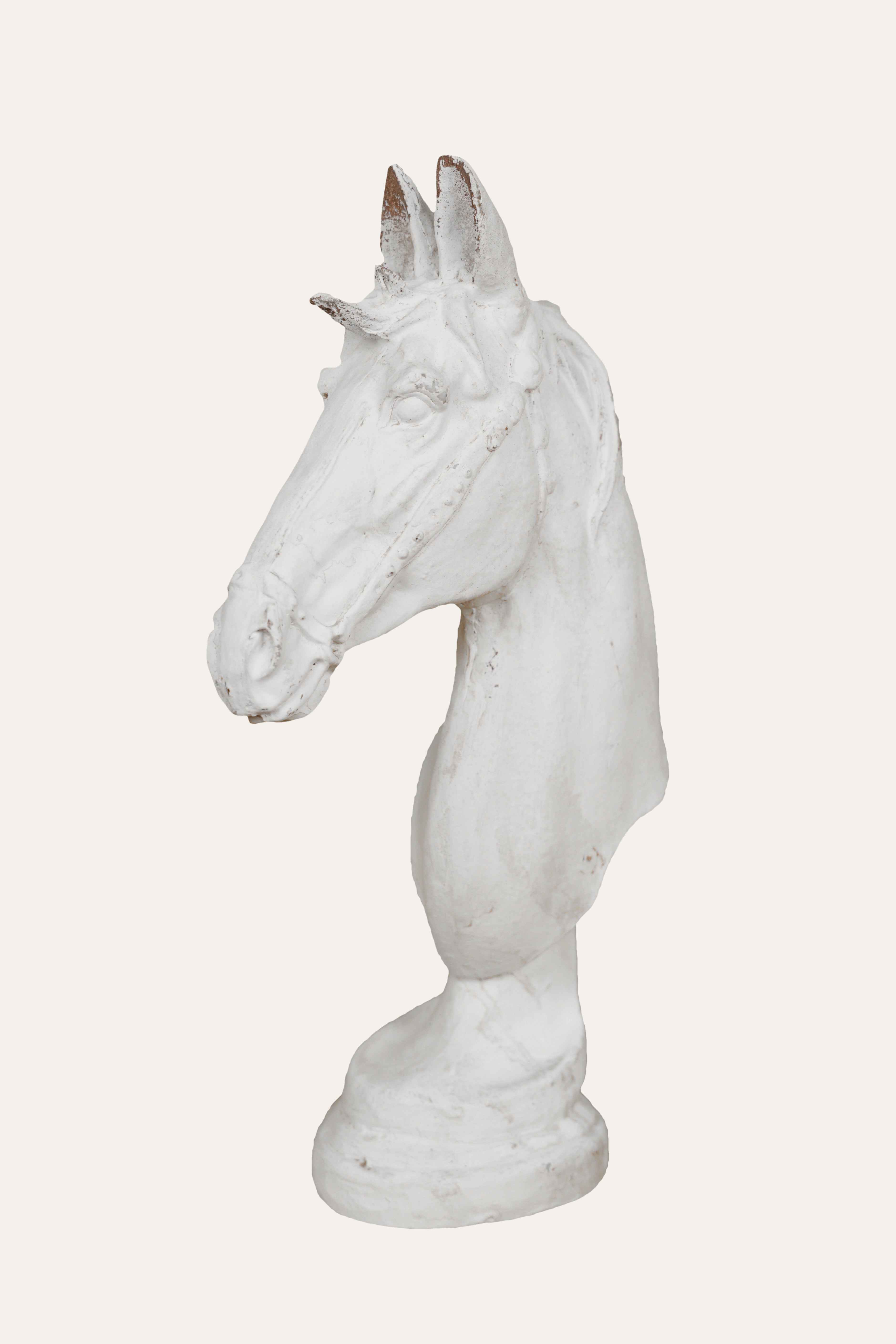 Artistic horse head statue for luxury interiors