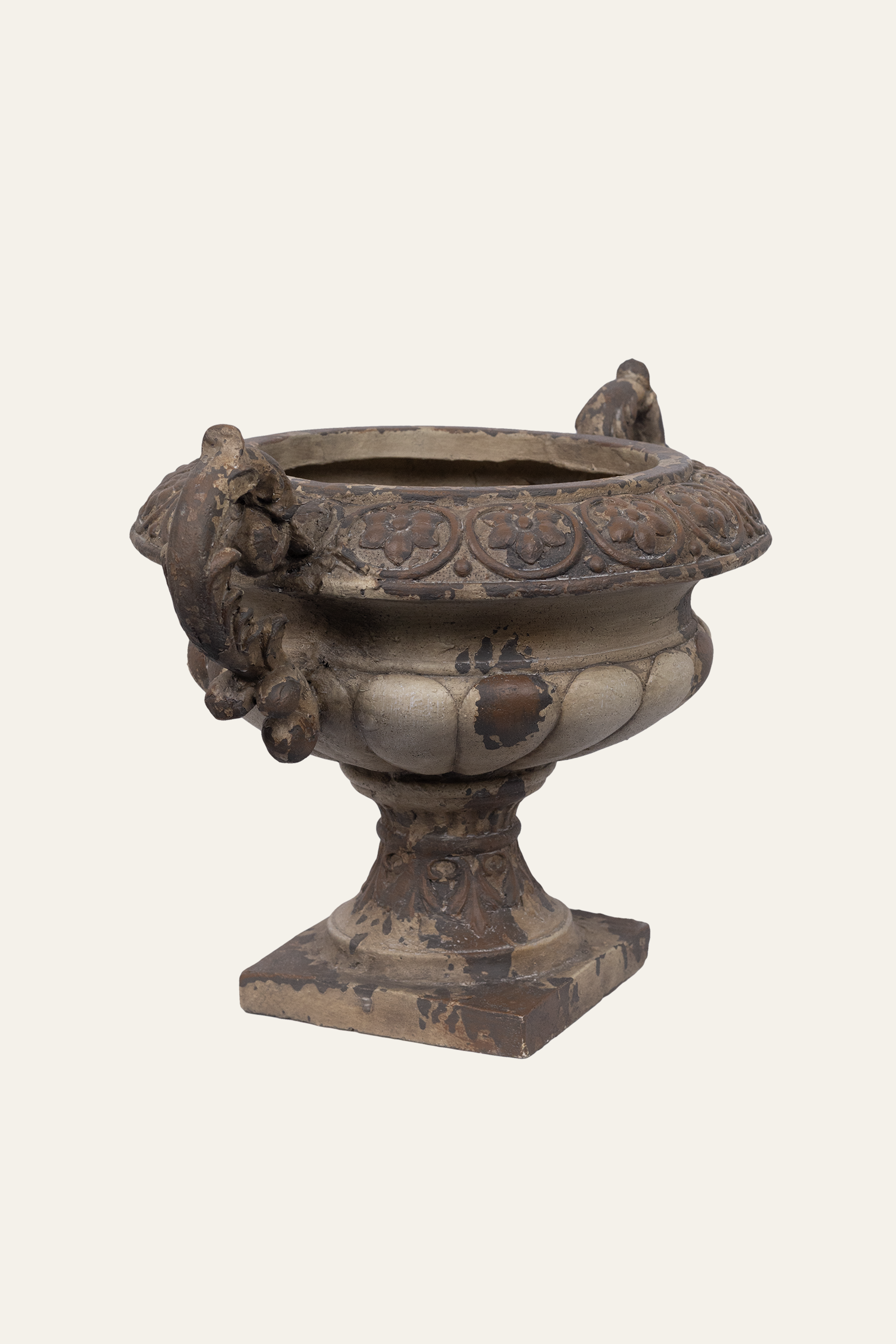 Decorative urn 
