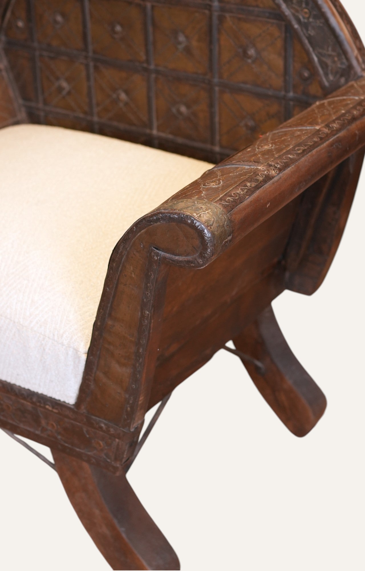 Heritage Dowry Chest Lounge Chair