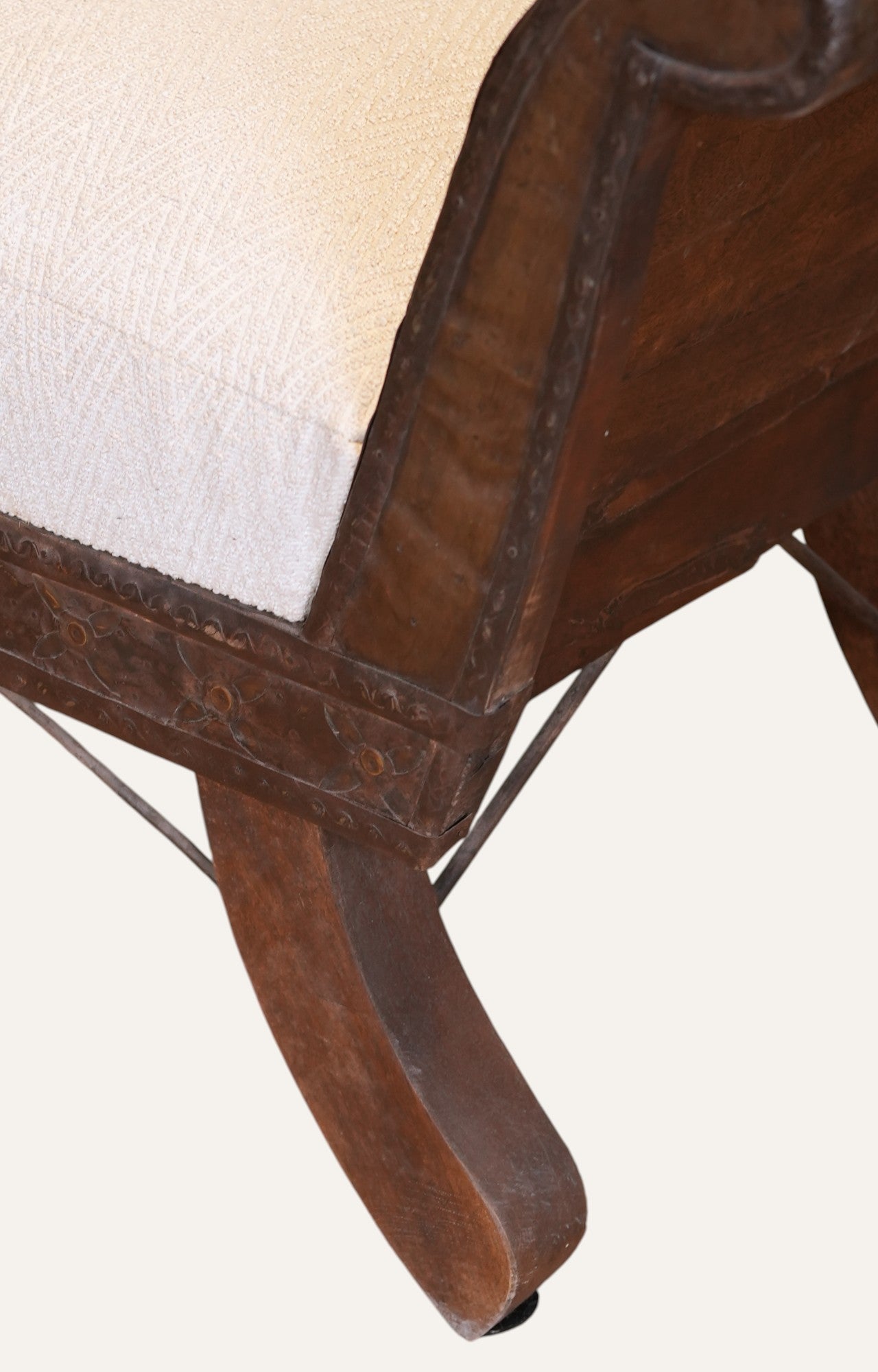 Heritage Dowry Chest Lounge Chair