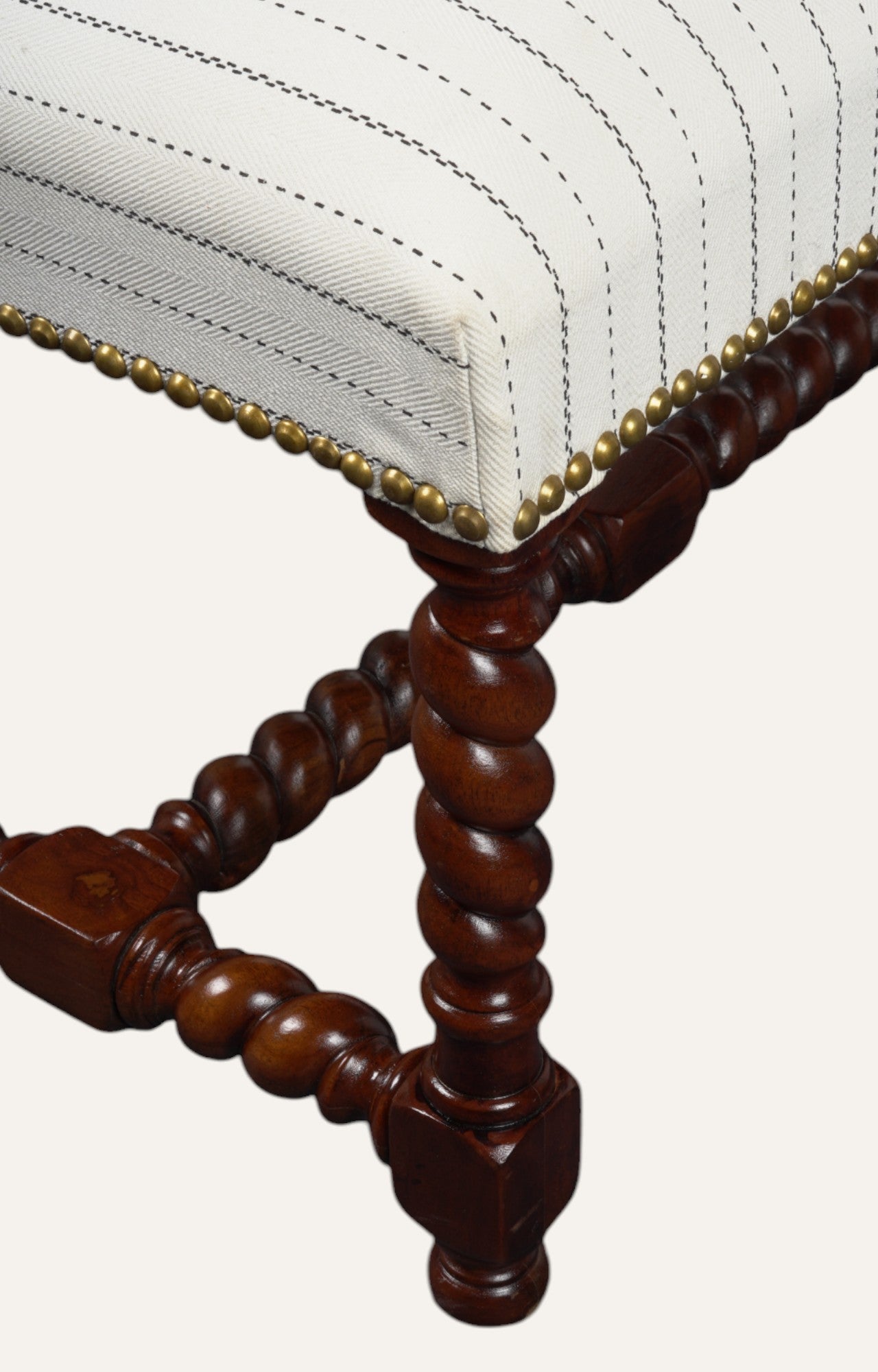 Spindle leg Upholstered Bench