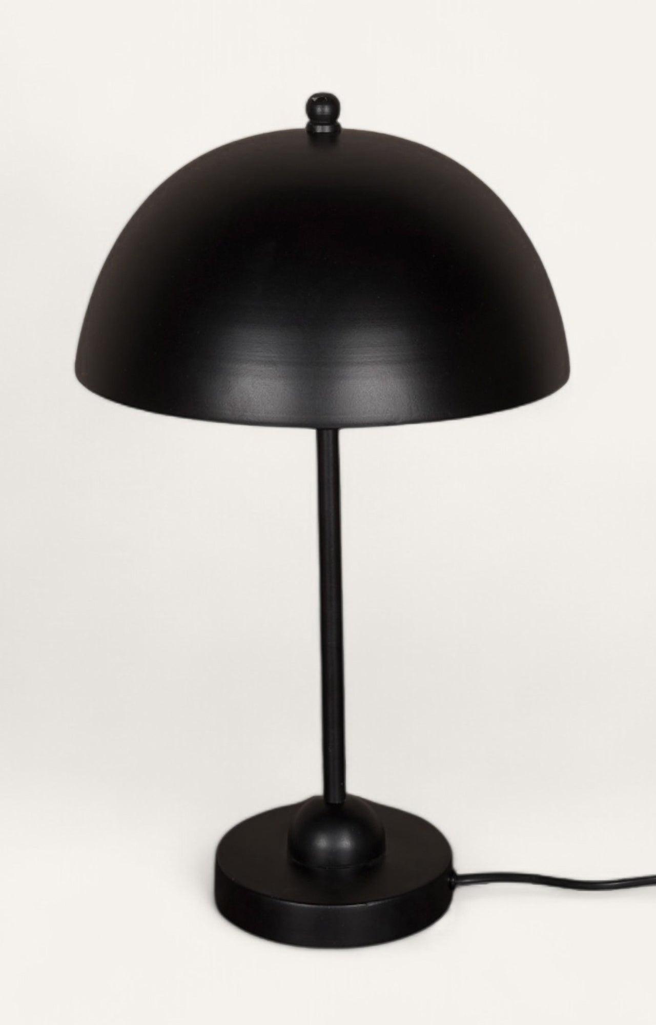 Sleek Black Beauty: Metal Table Lamp