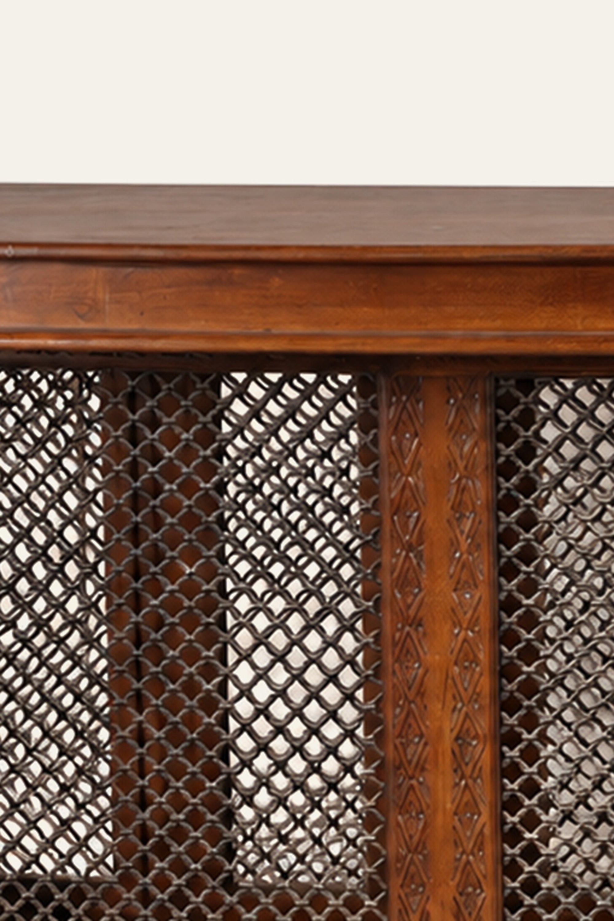 Heritage Style Carved Wood Bar Counter for Home Bars