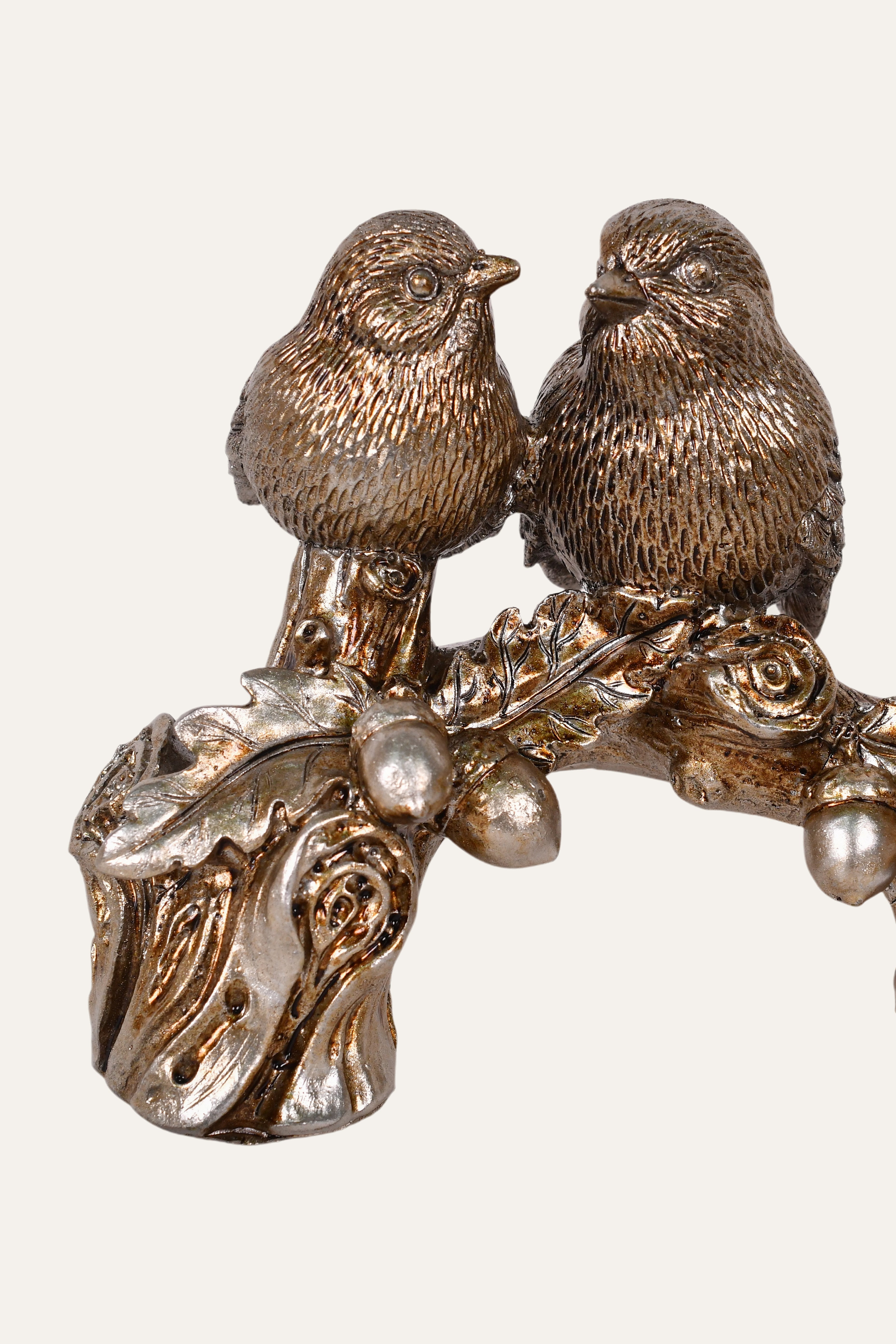 Birds sculpture showcasing