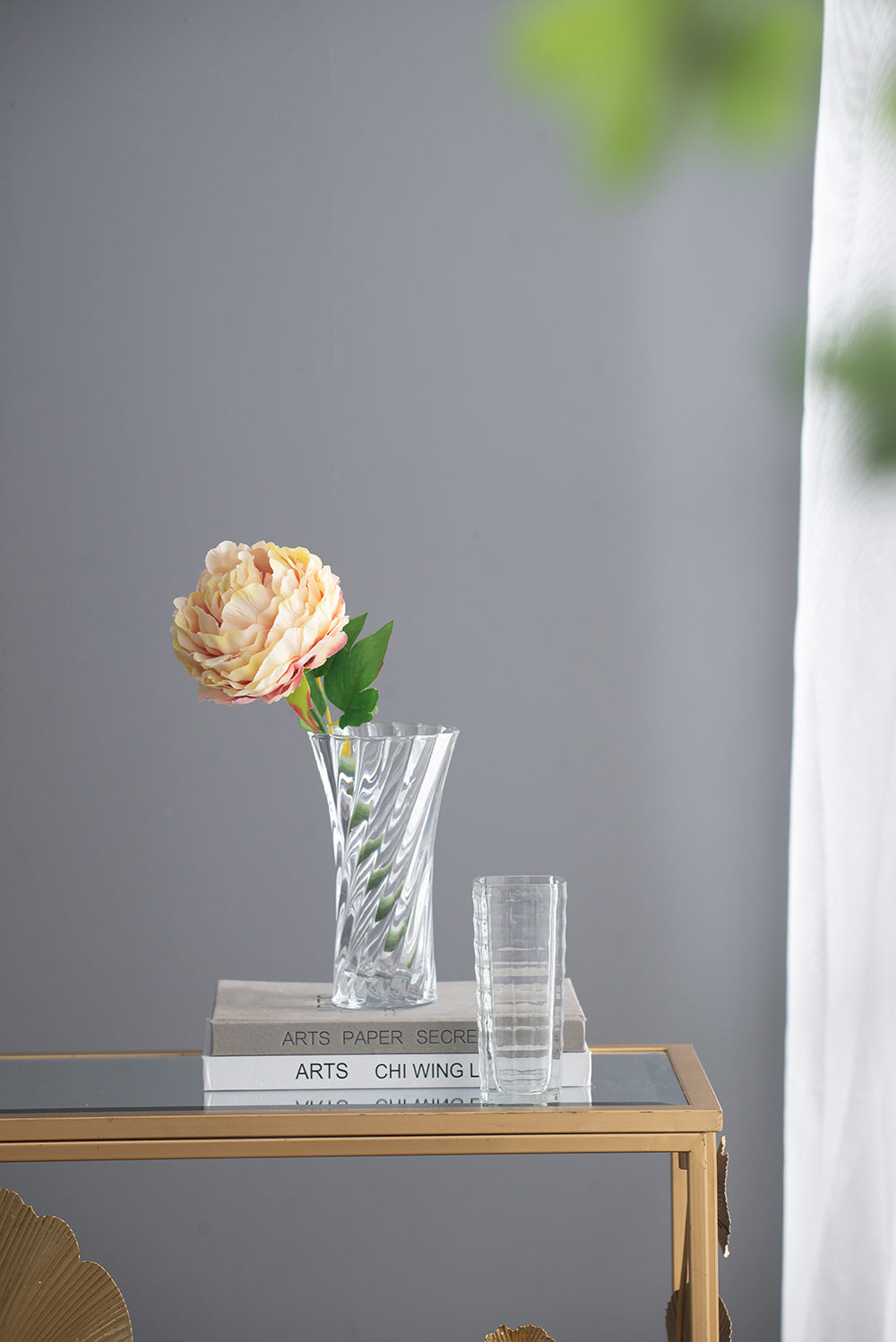 Clear glass vase