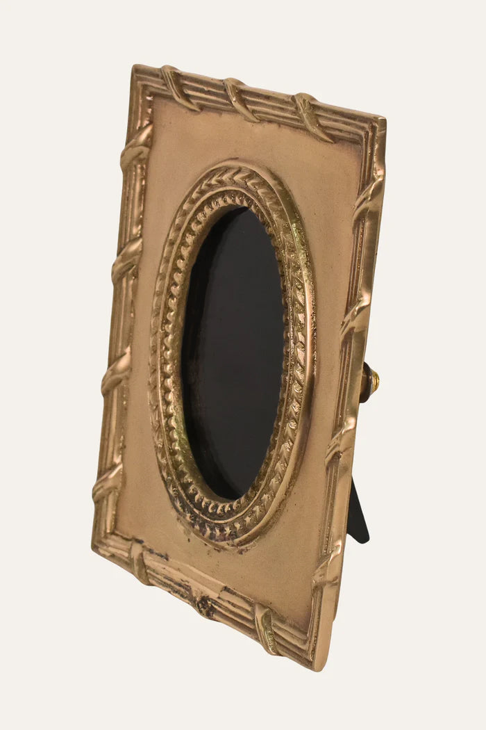 Heritage Brass Photo Frame with Sculpted Border