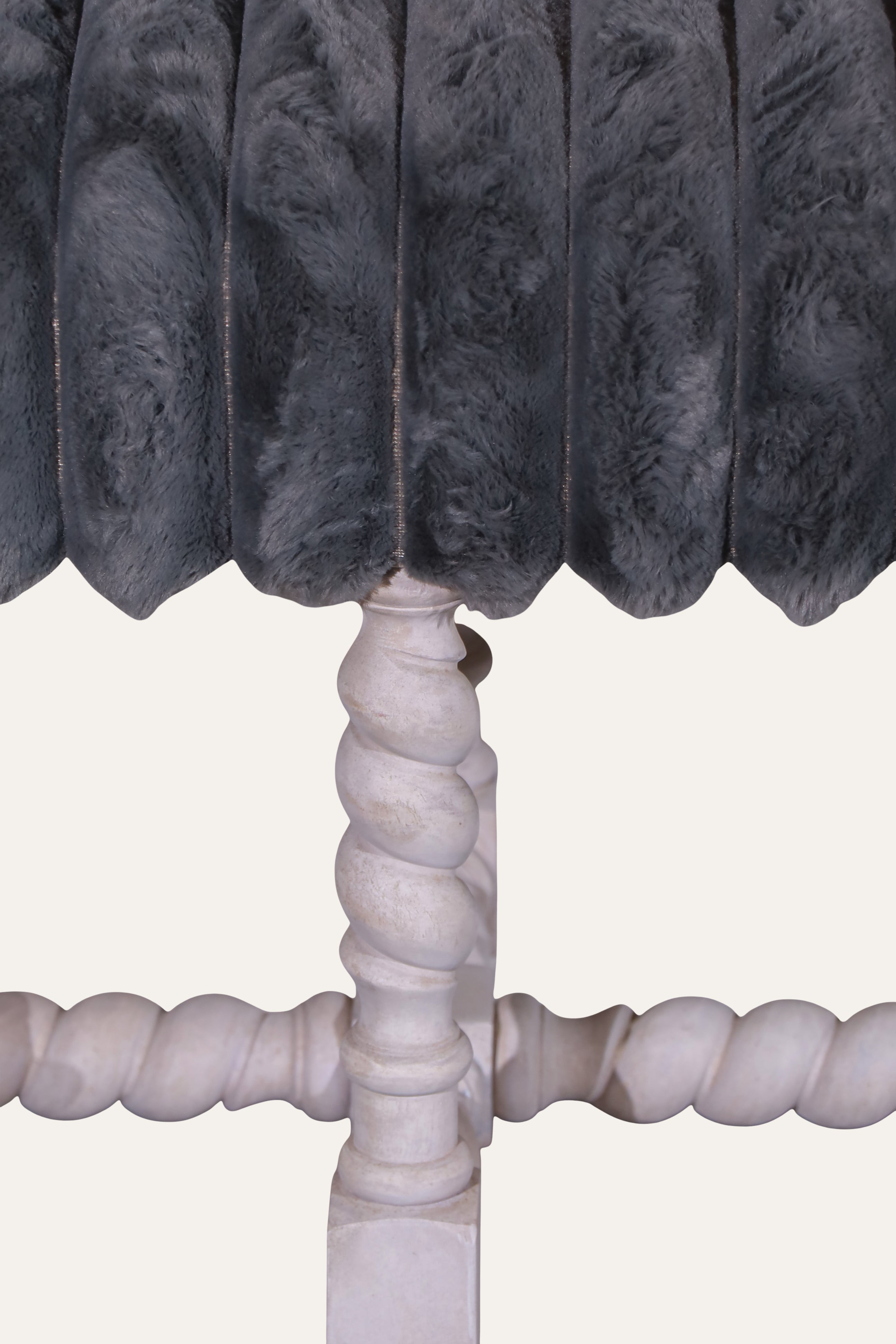 Grey Tufted Upholstered Bench for Bedroom