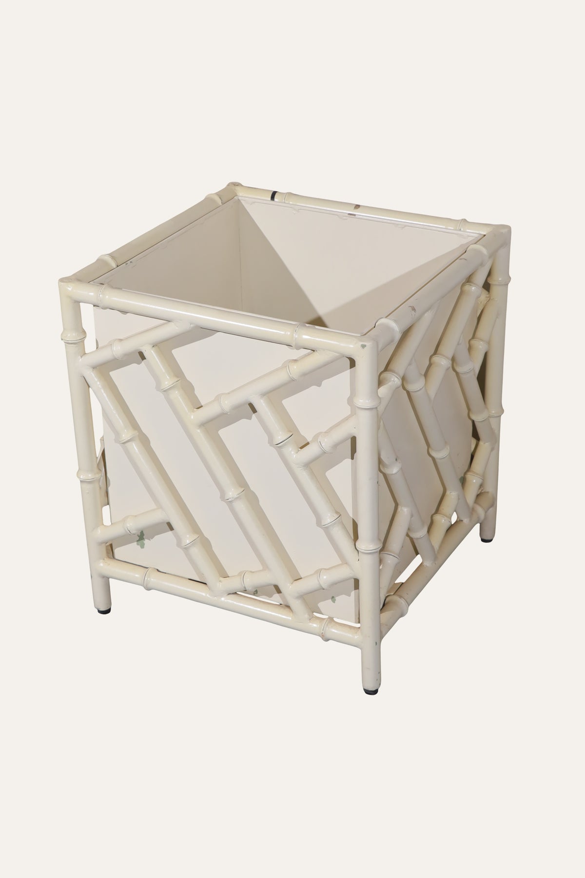 White Bamboo Style Lattice Planter for Entryway & Balcony