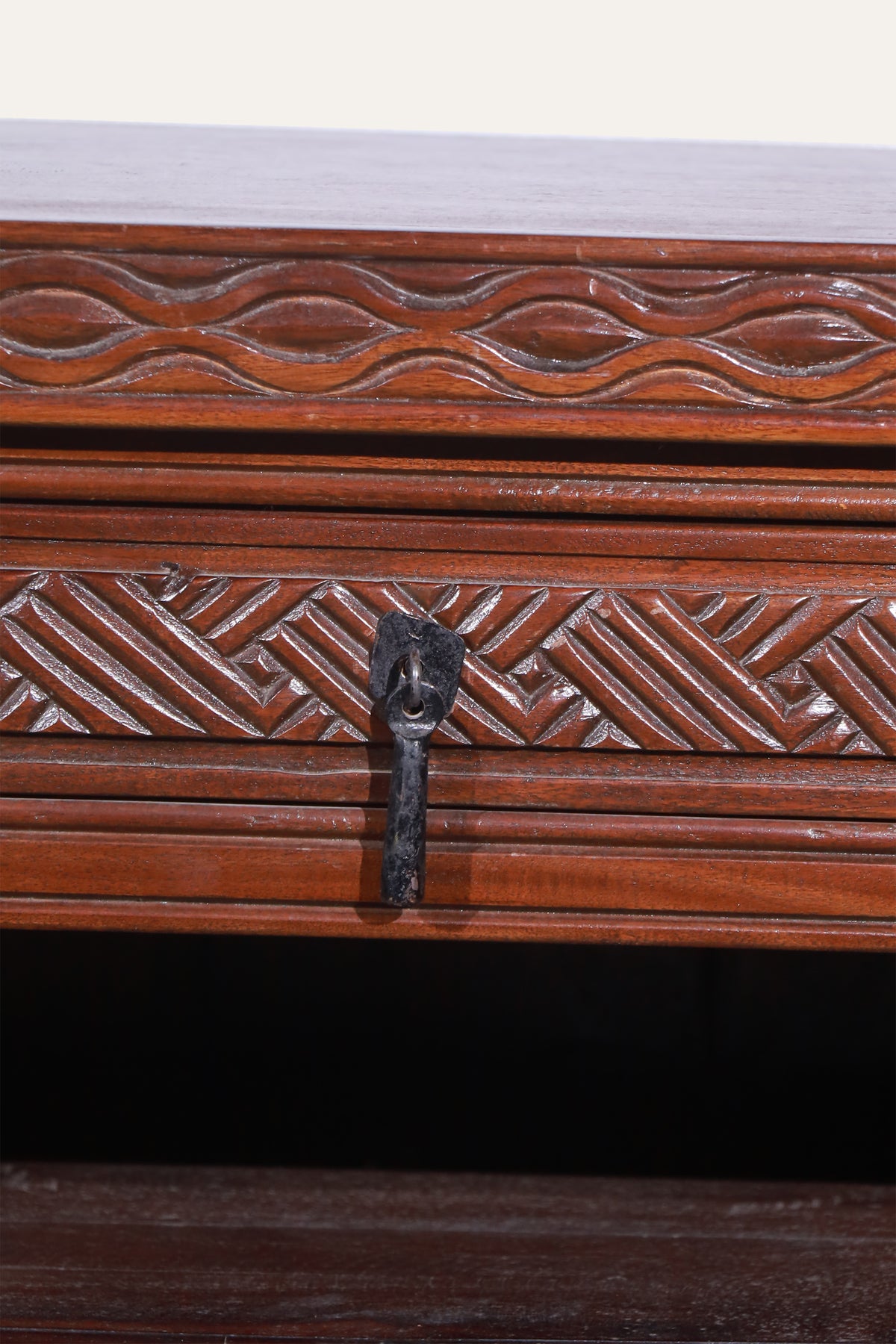 Hand-Carved Indian Traditional Style 1-Drawer Bedside Table with Cabinet Storage