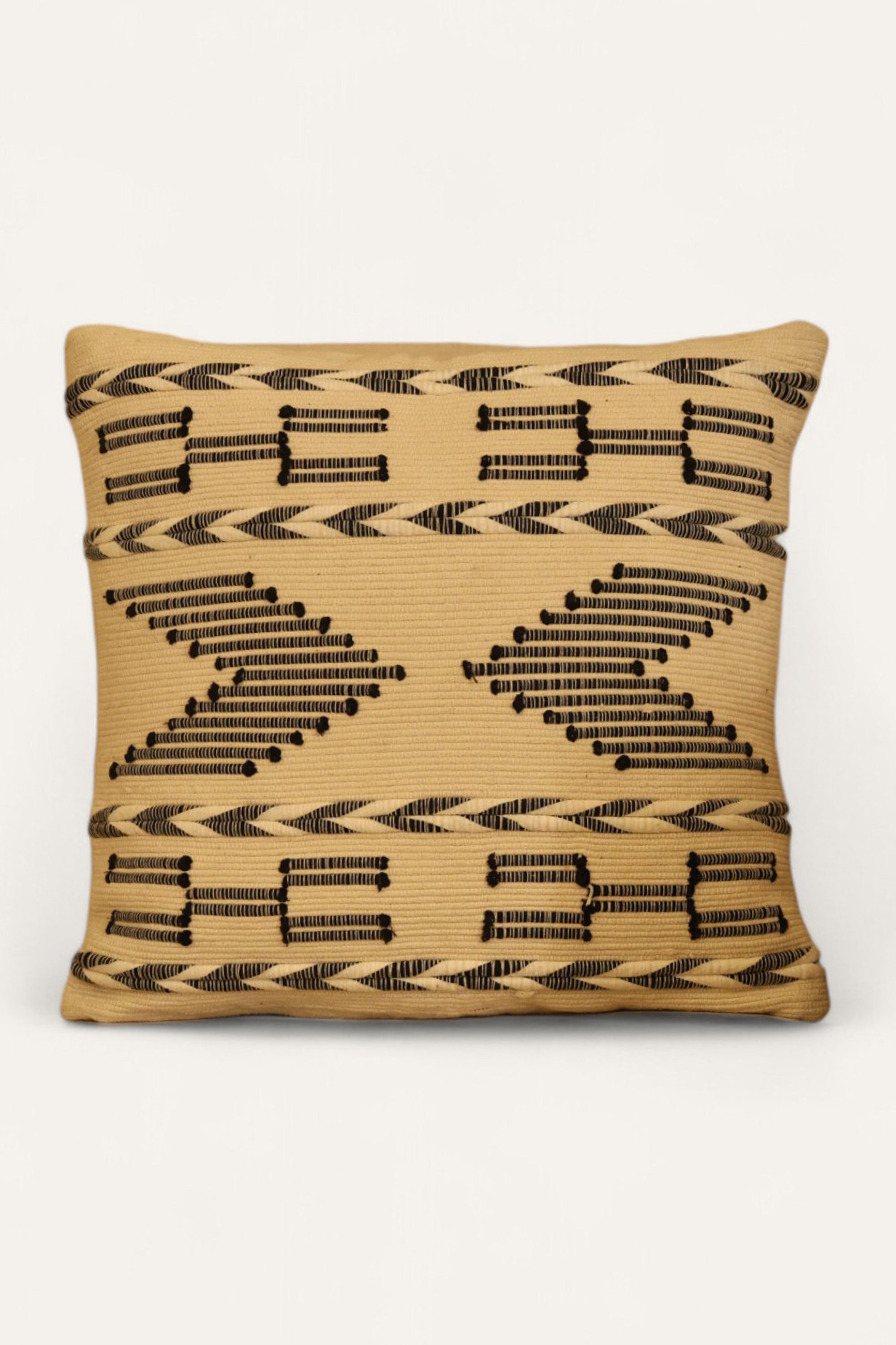 Chic artistry cushion cover