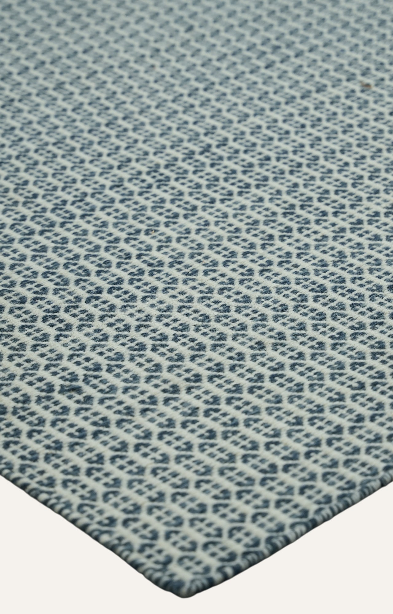 Textured Pattern Flatweave Rug