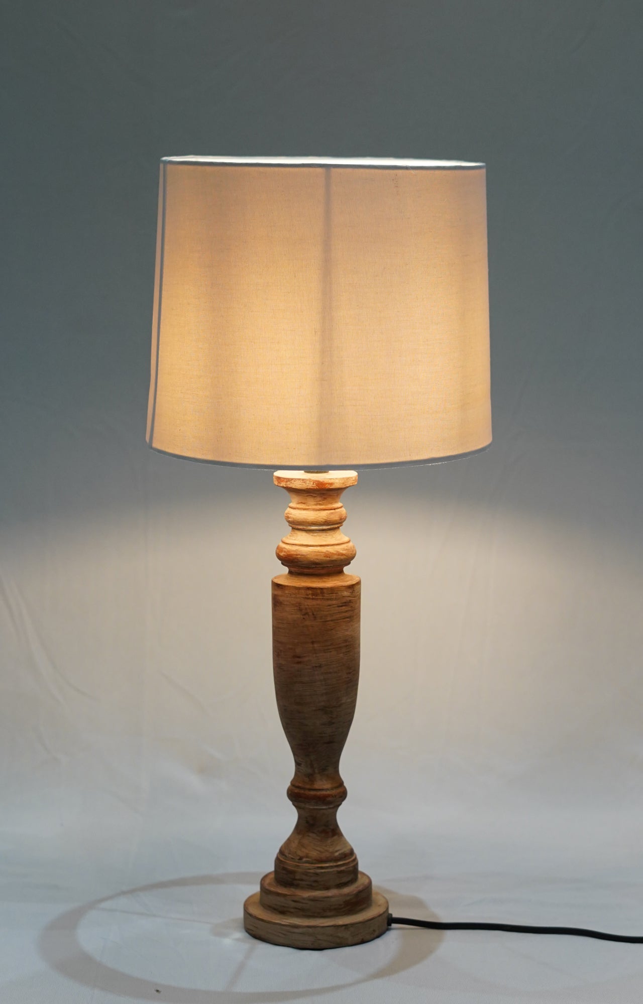 Pillar_table_lamp_in_wood_5