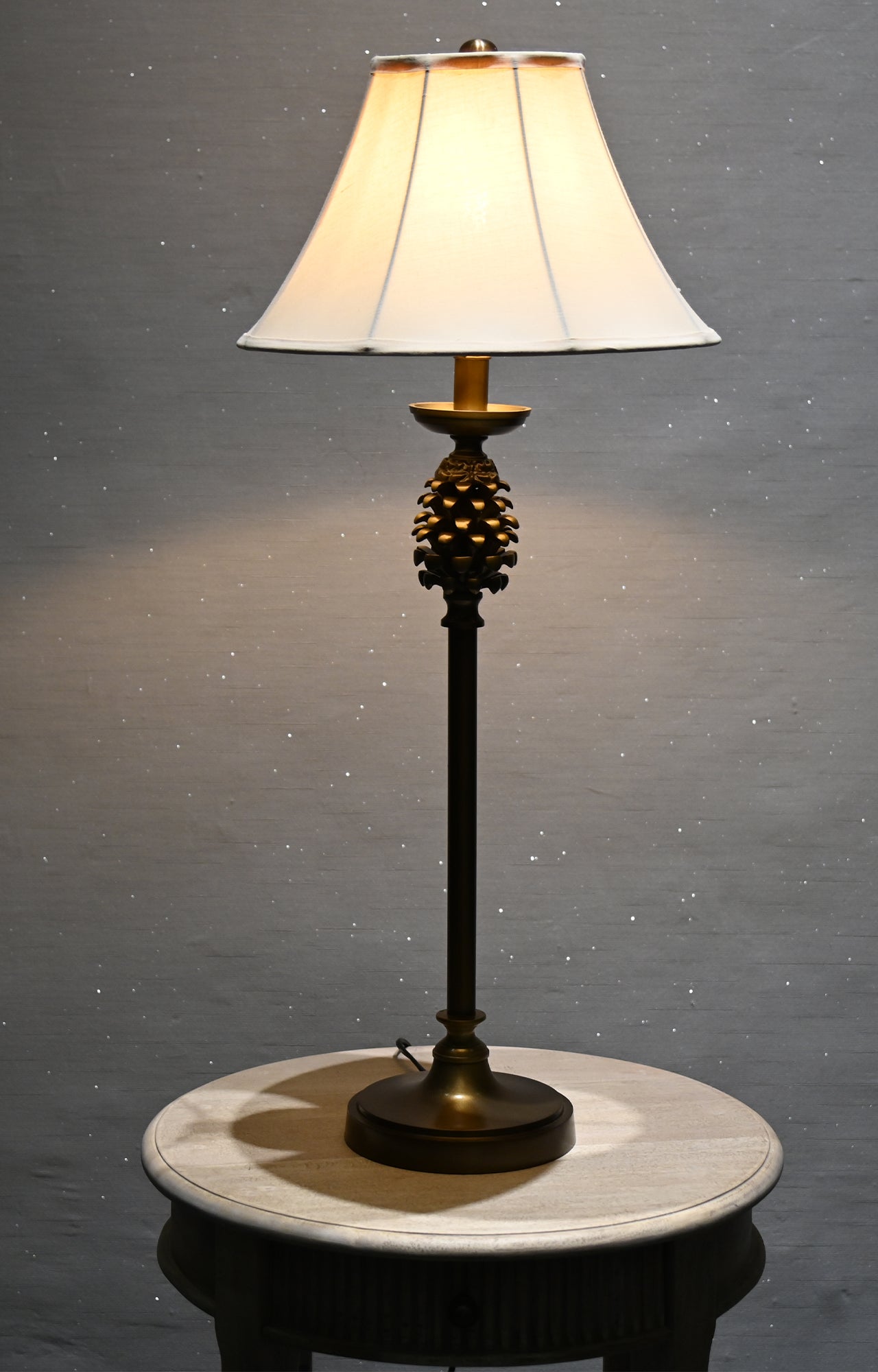 Pine cone on top table lamp_4