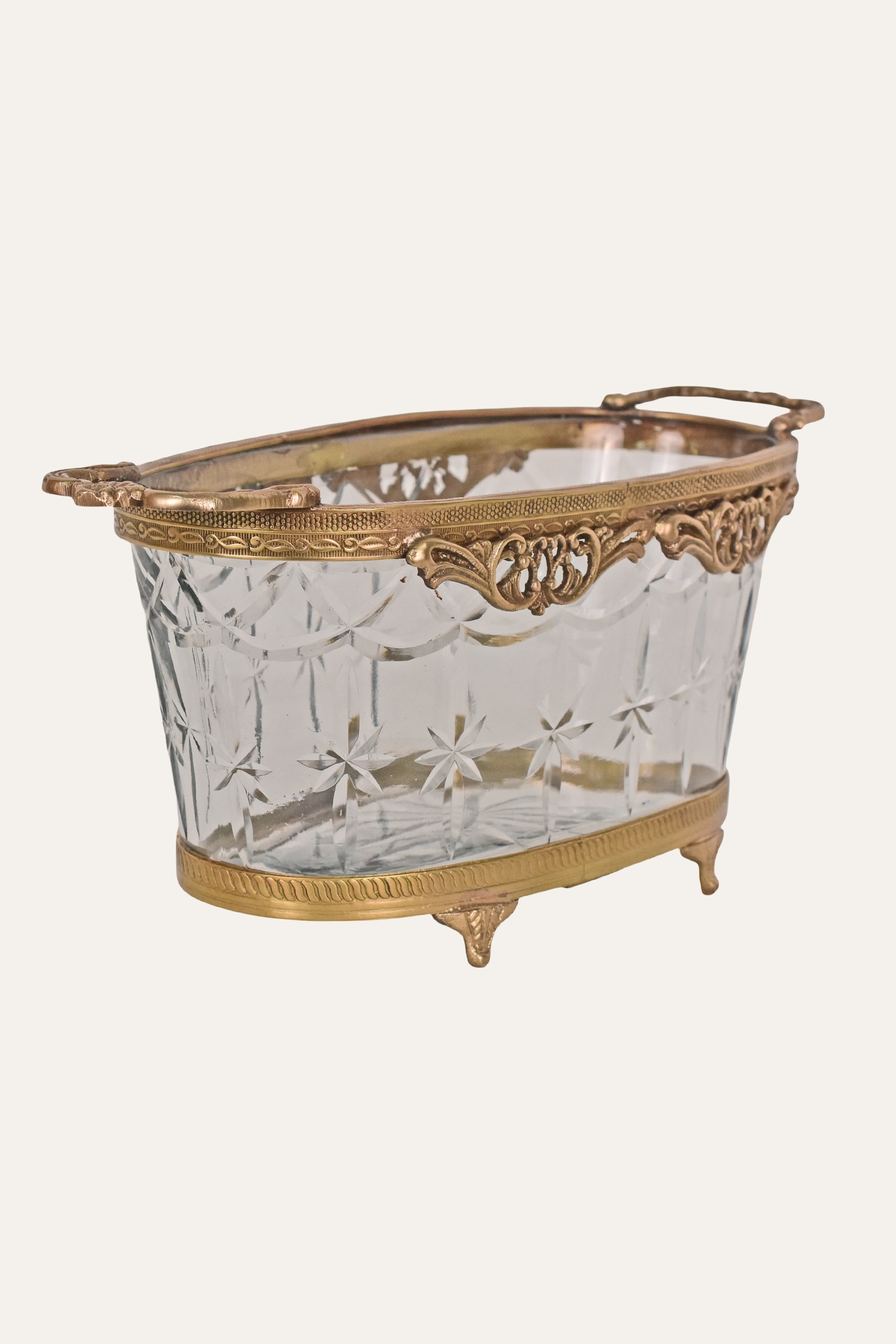 Premium cut glass bowl for festive styling