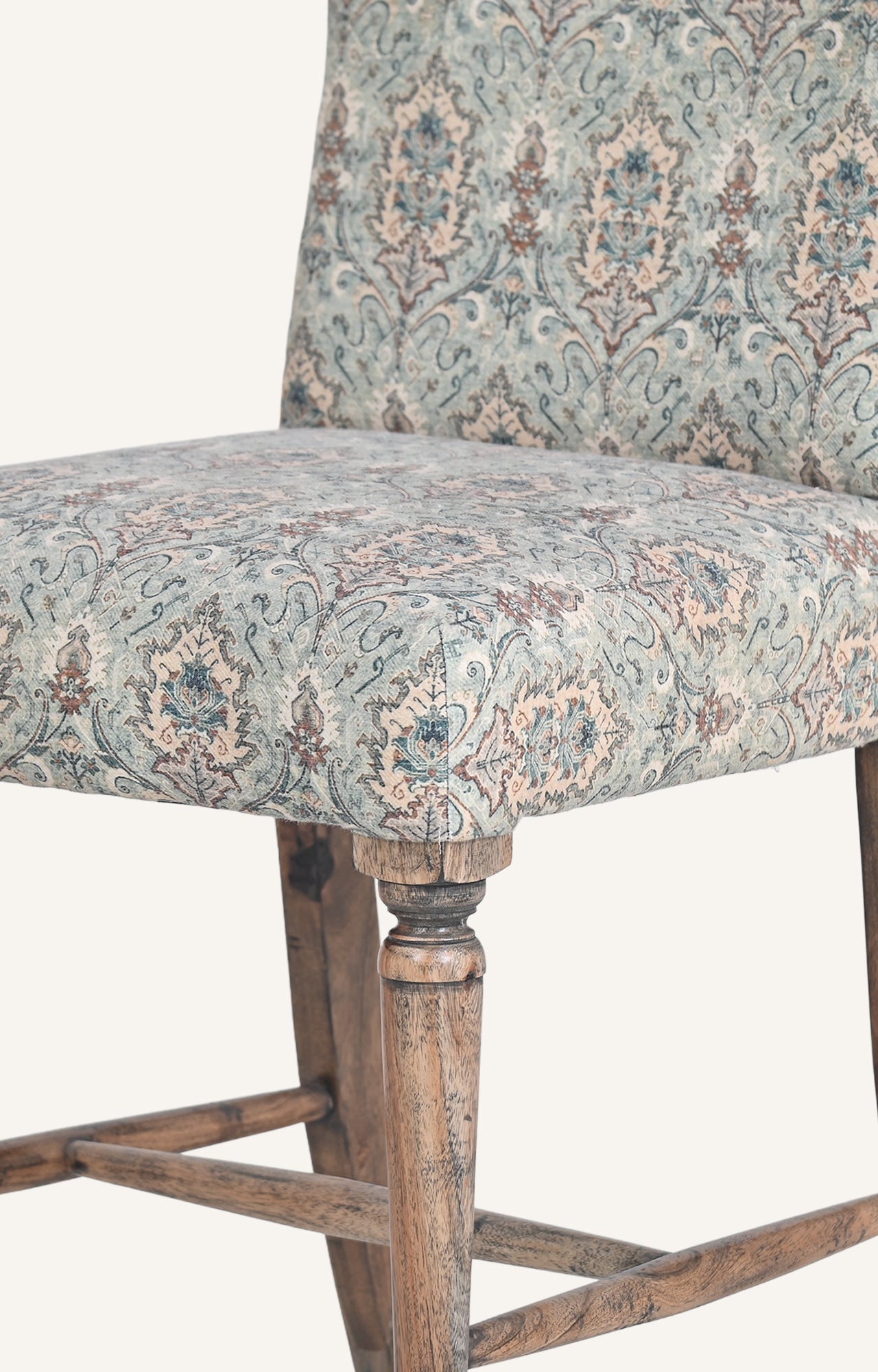 Printed cushion dining chair_detailed