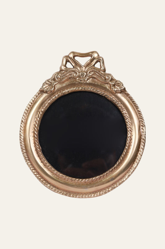 Round vintage style photo frame