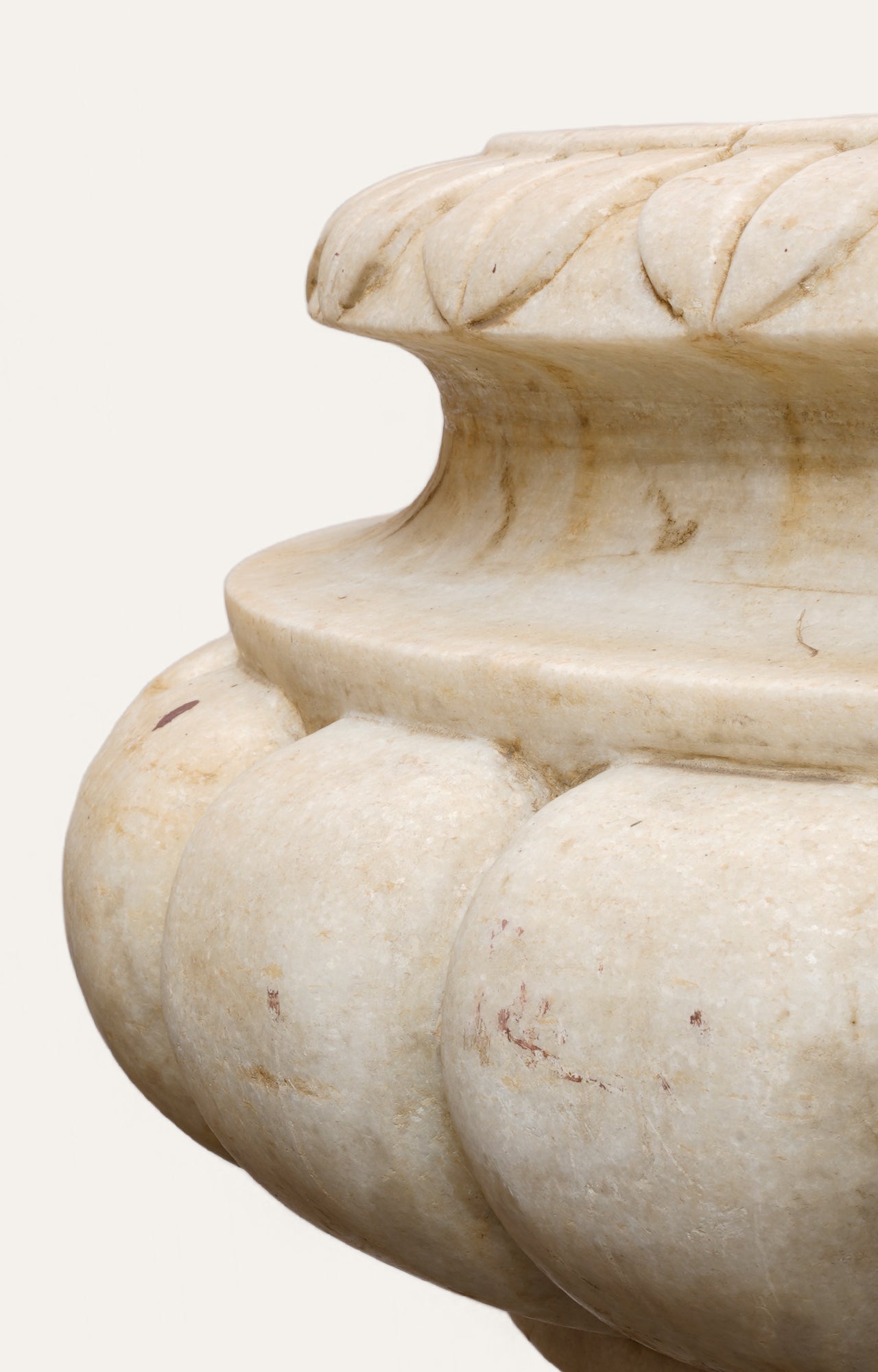 Urn for outdoor