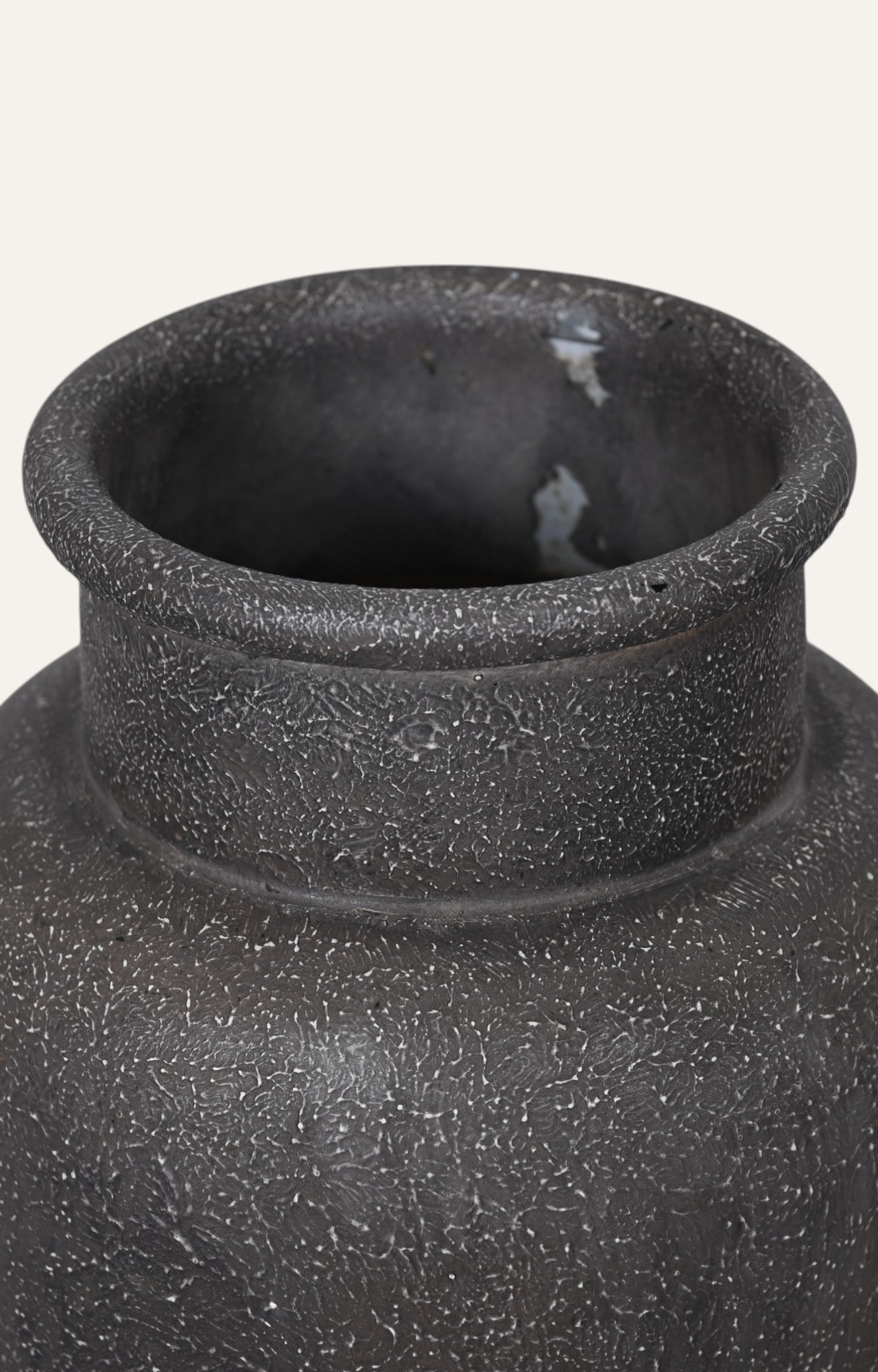 Matte black Indoor Pot