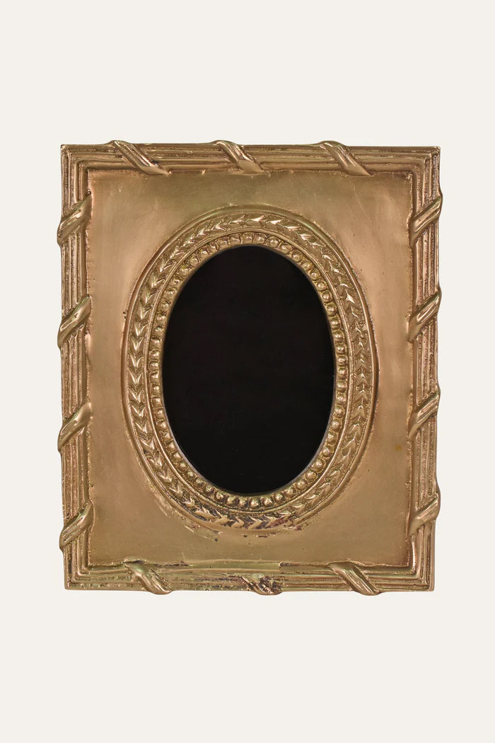 Heritage Brass Photo Frame with Sculpted Border